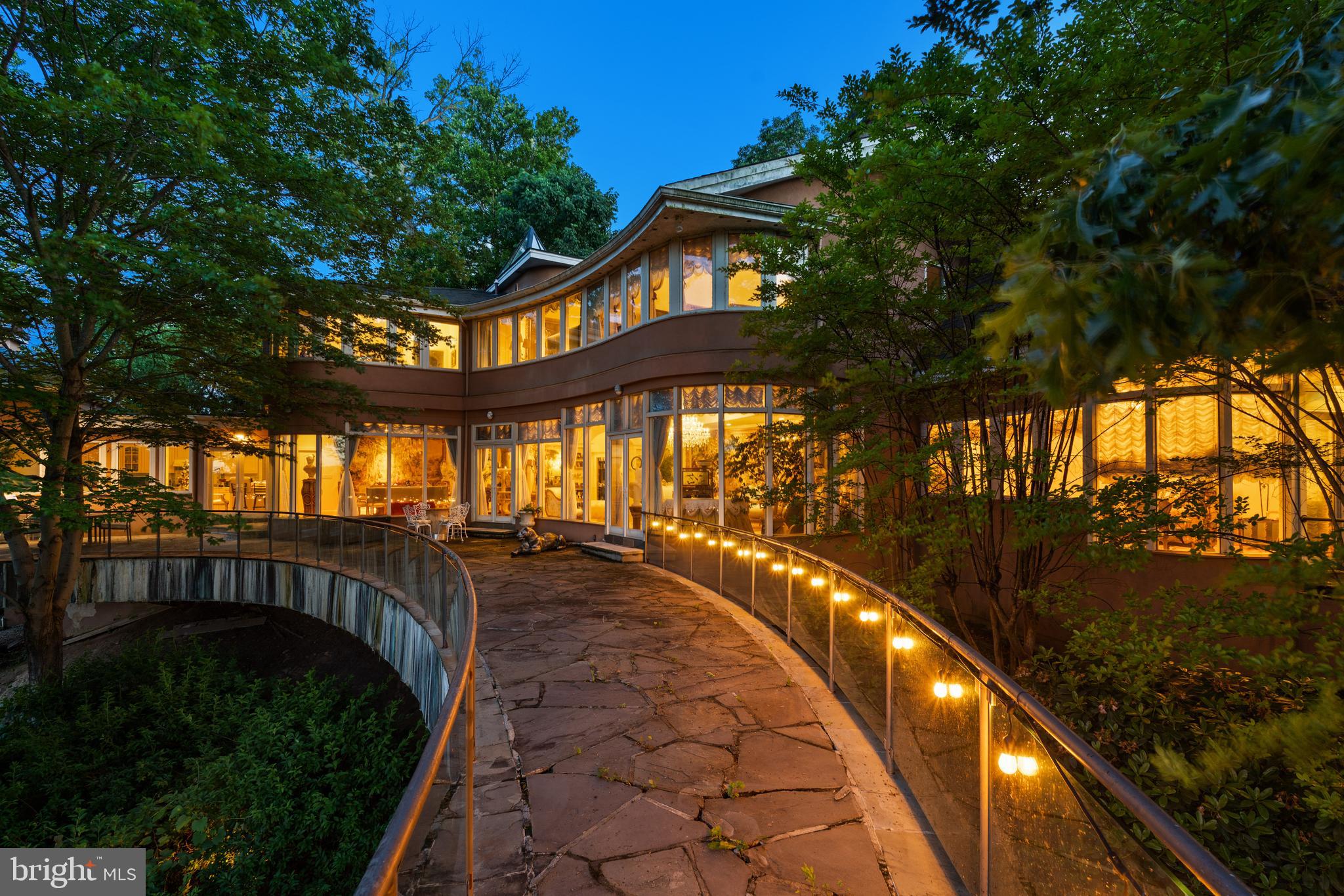 CHAIN BRIDGE - Residential