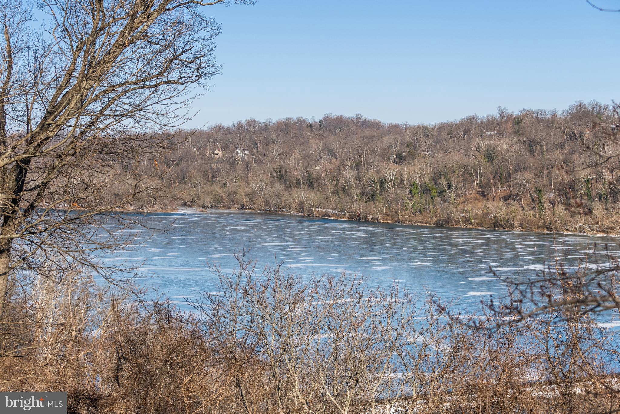 CHAIN BRIDGE - Residential