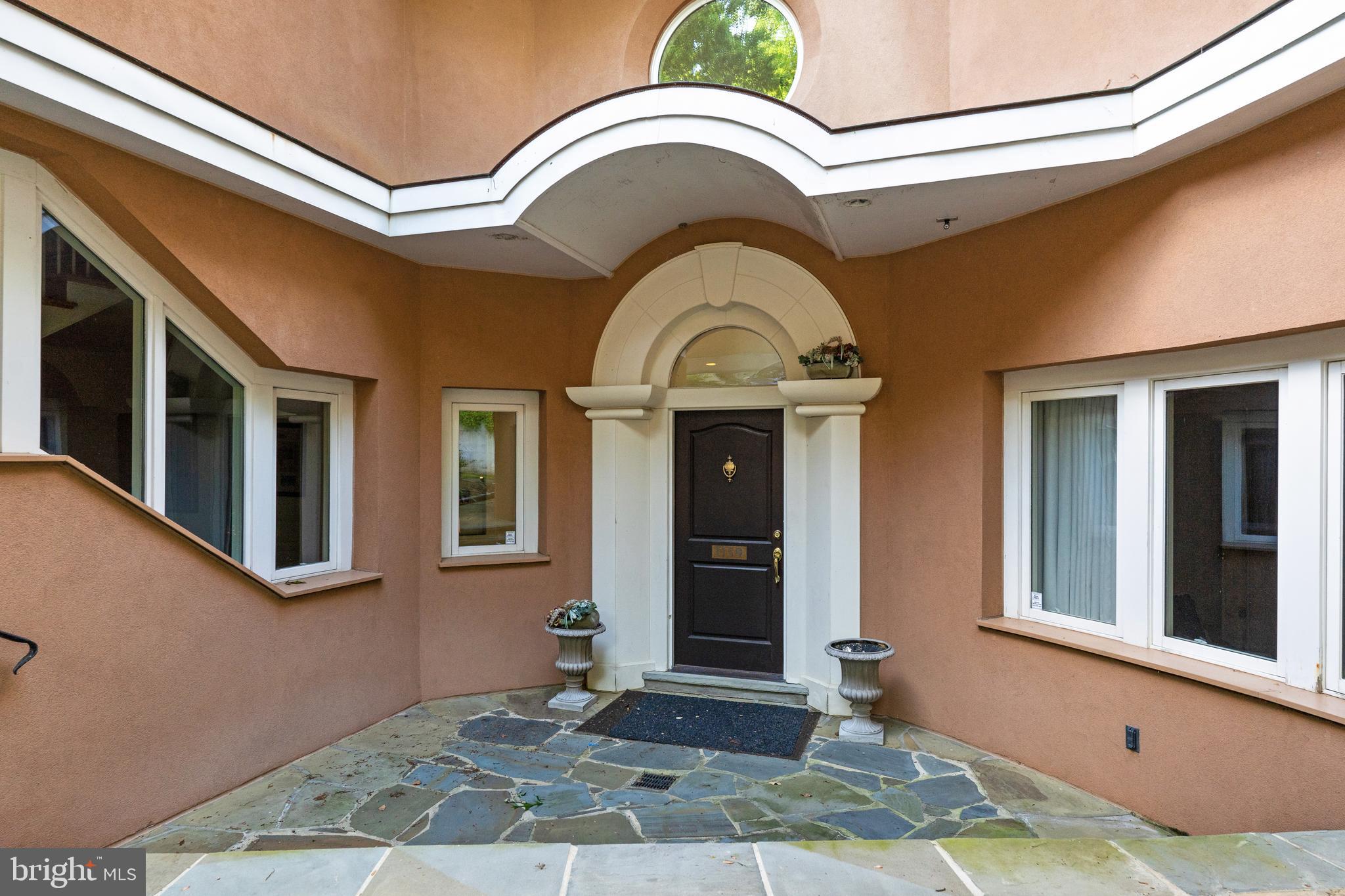 CHAIN BRIDGE - Residential