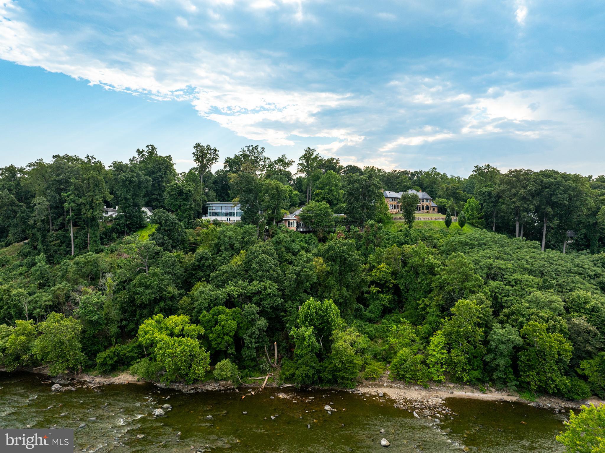 CHAIN BRIDGE - Residential