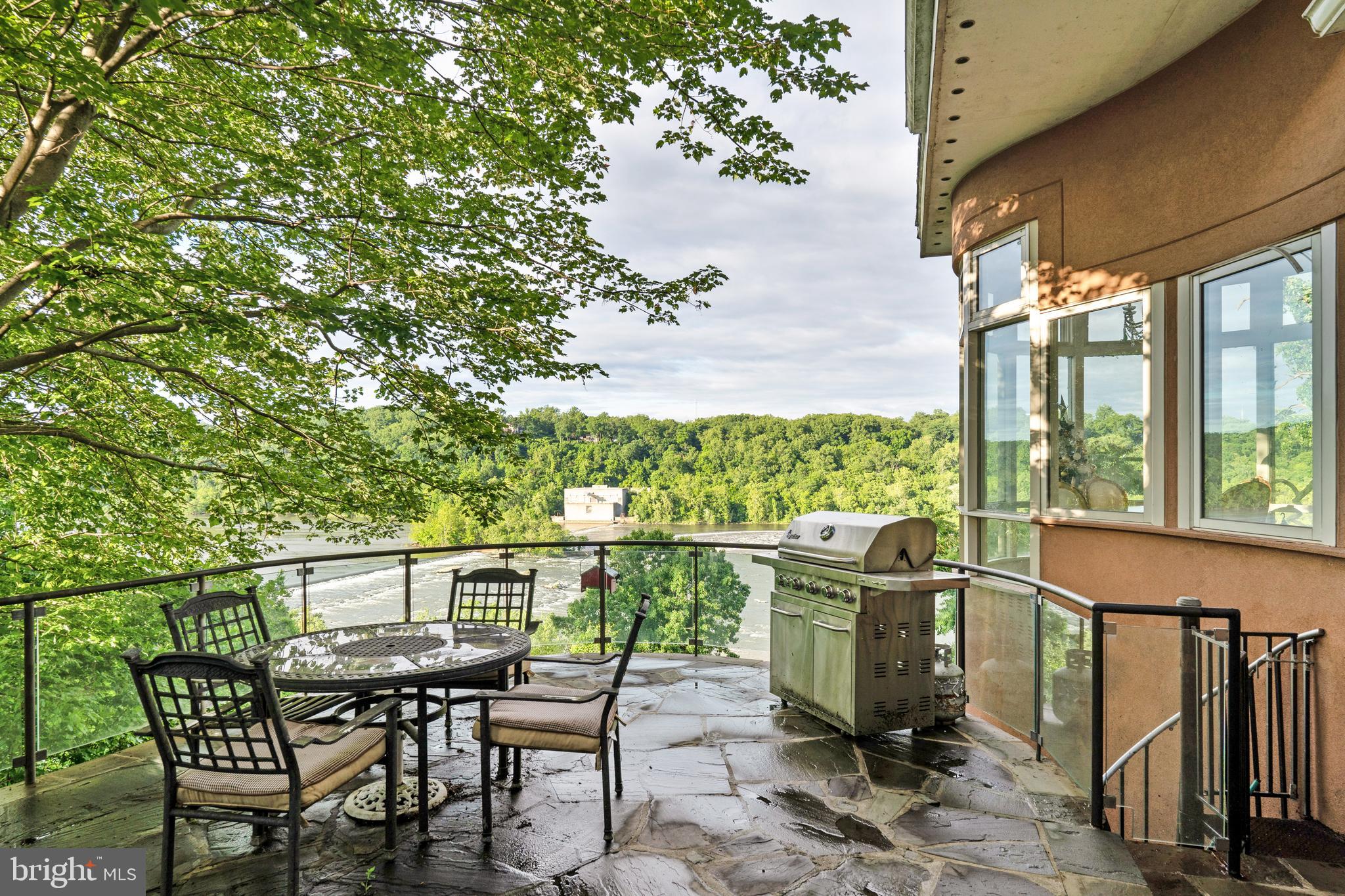 CHAIN BRIDGE - Residential