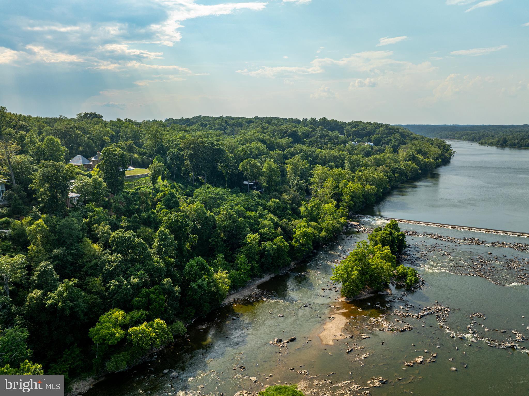 CHAIN BRIDGE - Residential