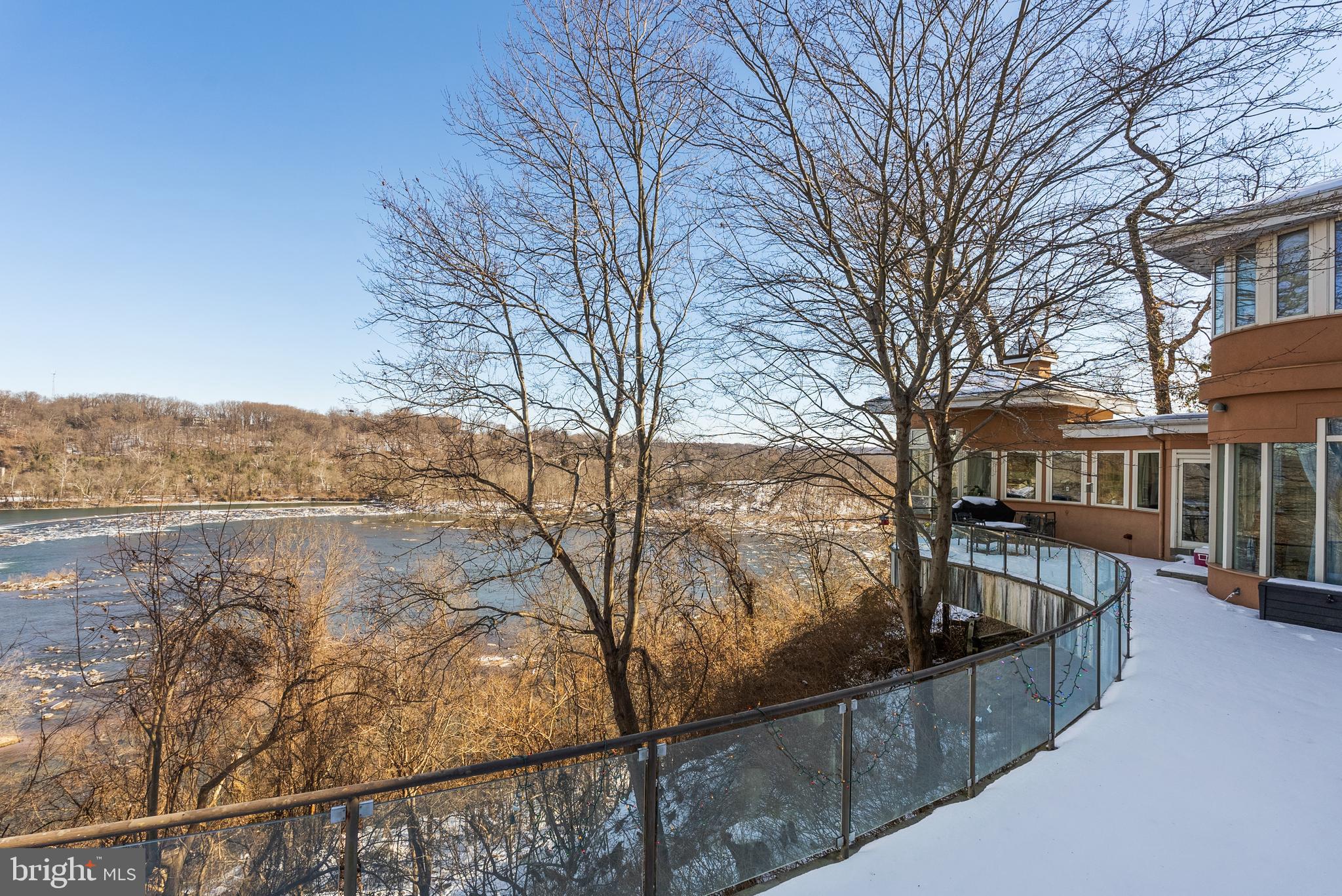 CHAIN BRIDGE - Residential