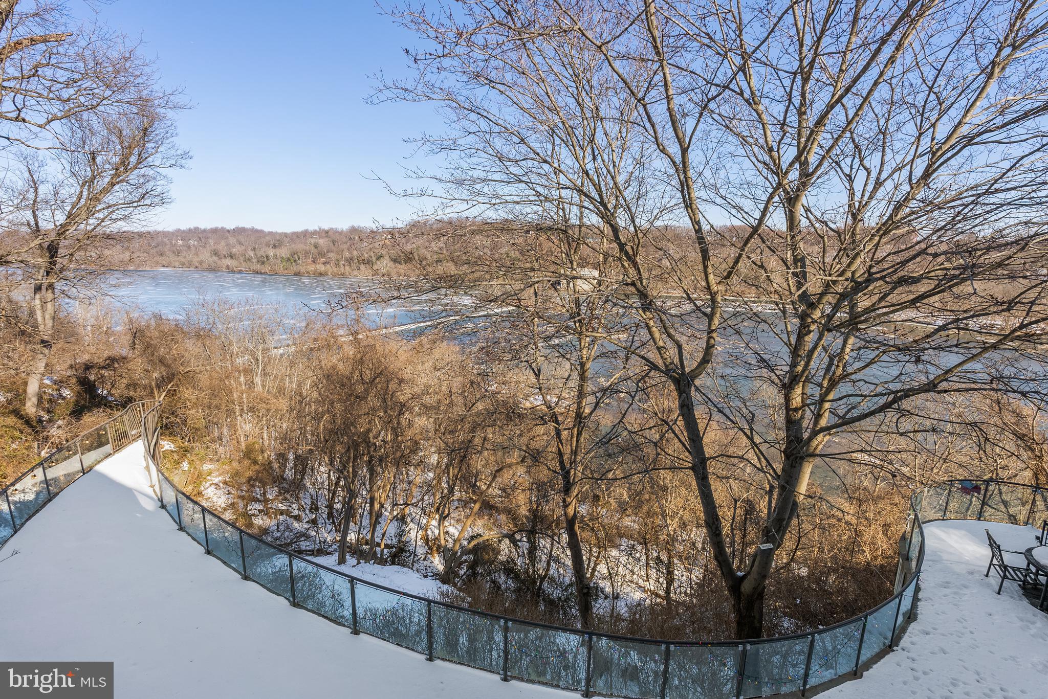 CHAIN BRIDGE - Residential