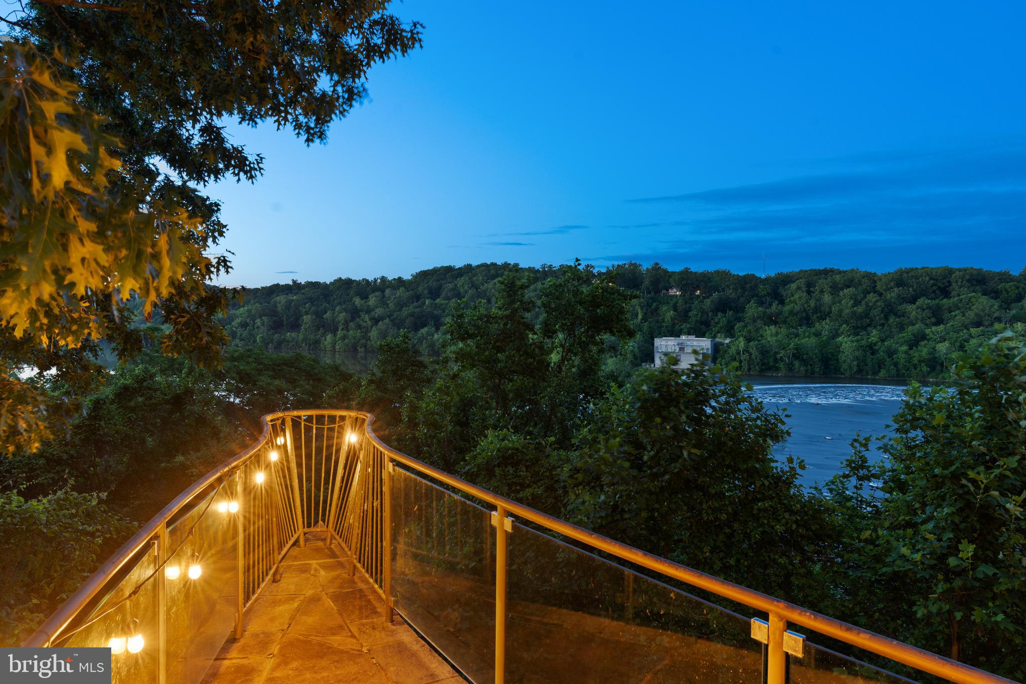 CHAIN BRIDGE - Residential