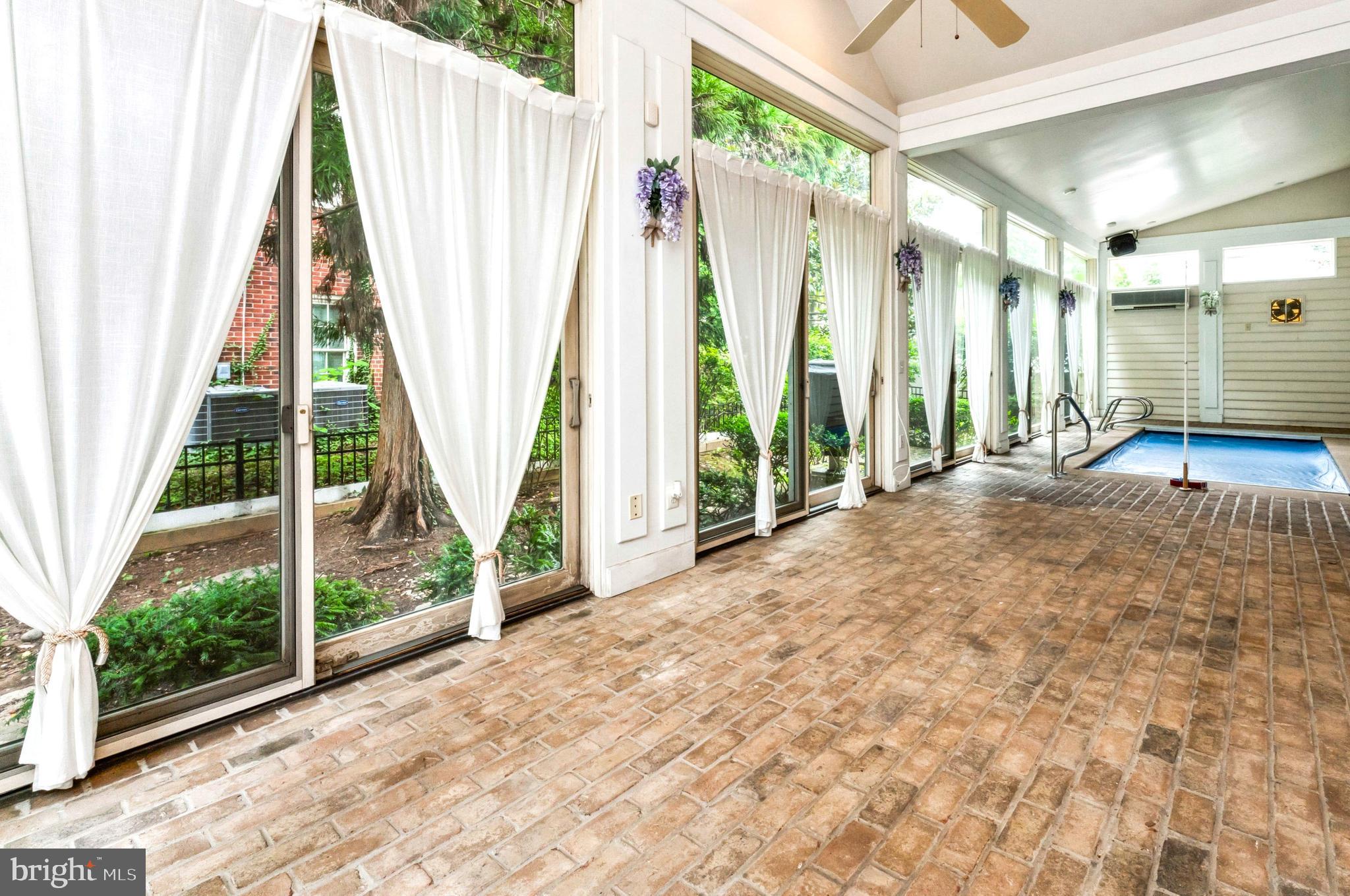 CHEVY CHASE COMMONS - Residential