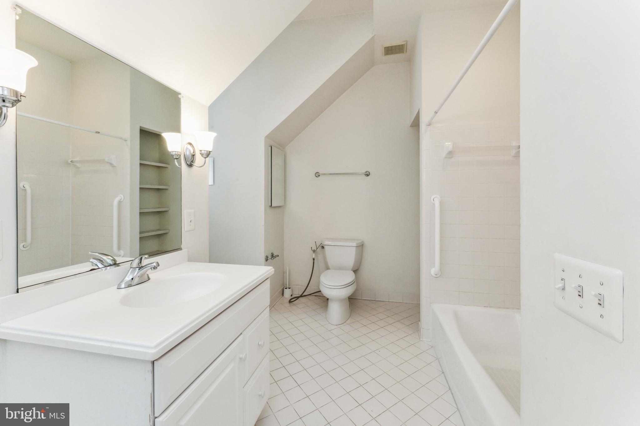 CHEVY CHASE COMMONS - Residential