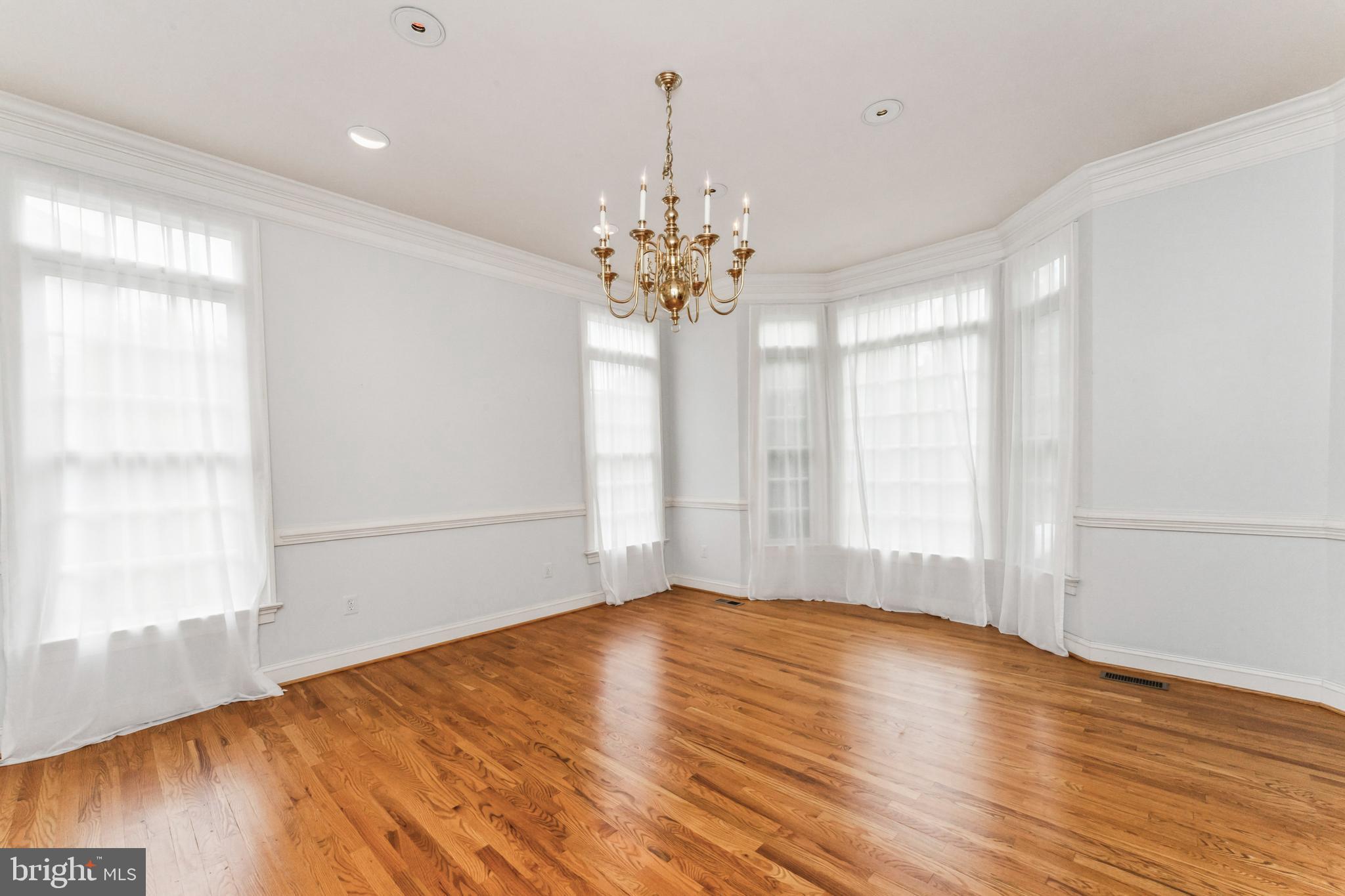 CHEVY CHASE COMMONS - Residential