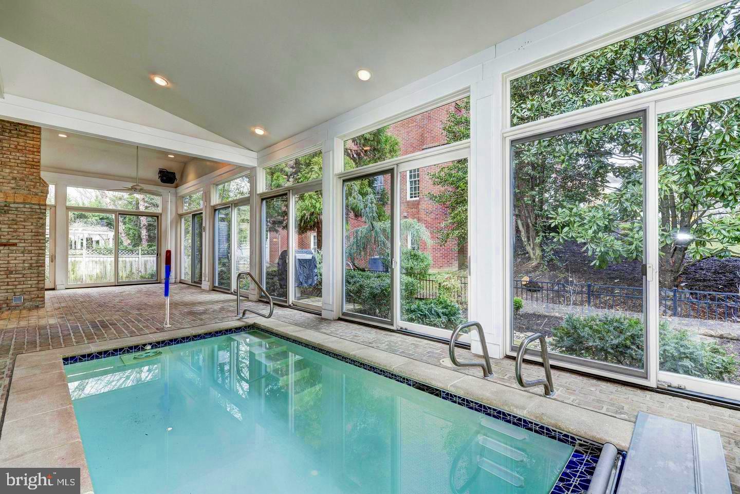 CHEVY CHASE COMMONS - Residential