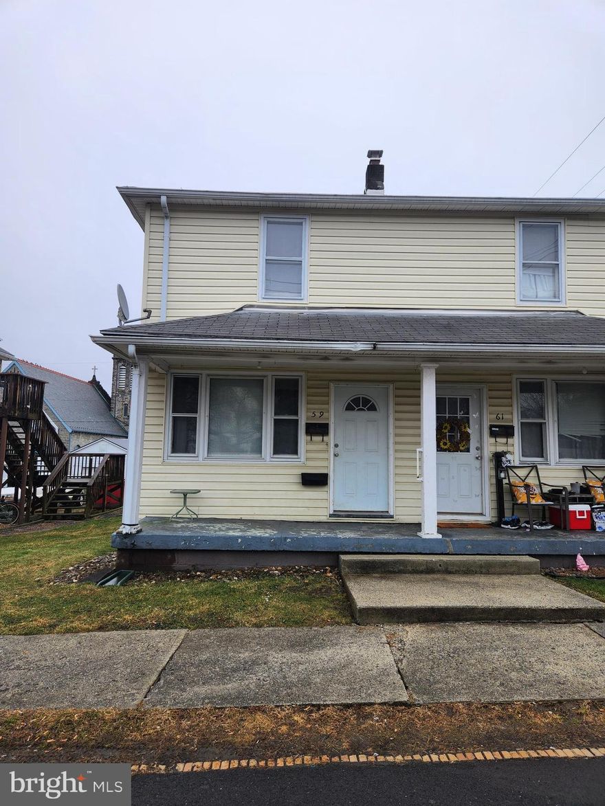 Nice duplex in Keyser features 3 bedrooms, 1.5 bathrooms, kitchen, living room, dining room, laundry hook ups and small yard.  Pets allowed on case by case basis.