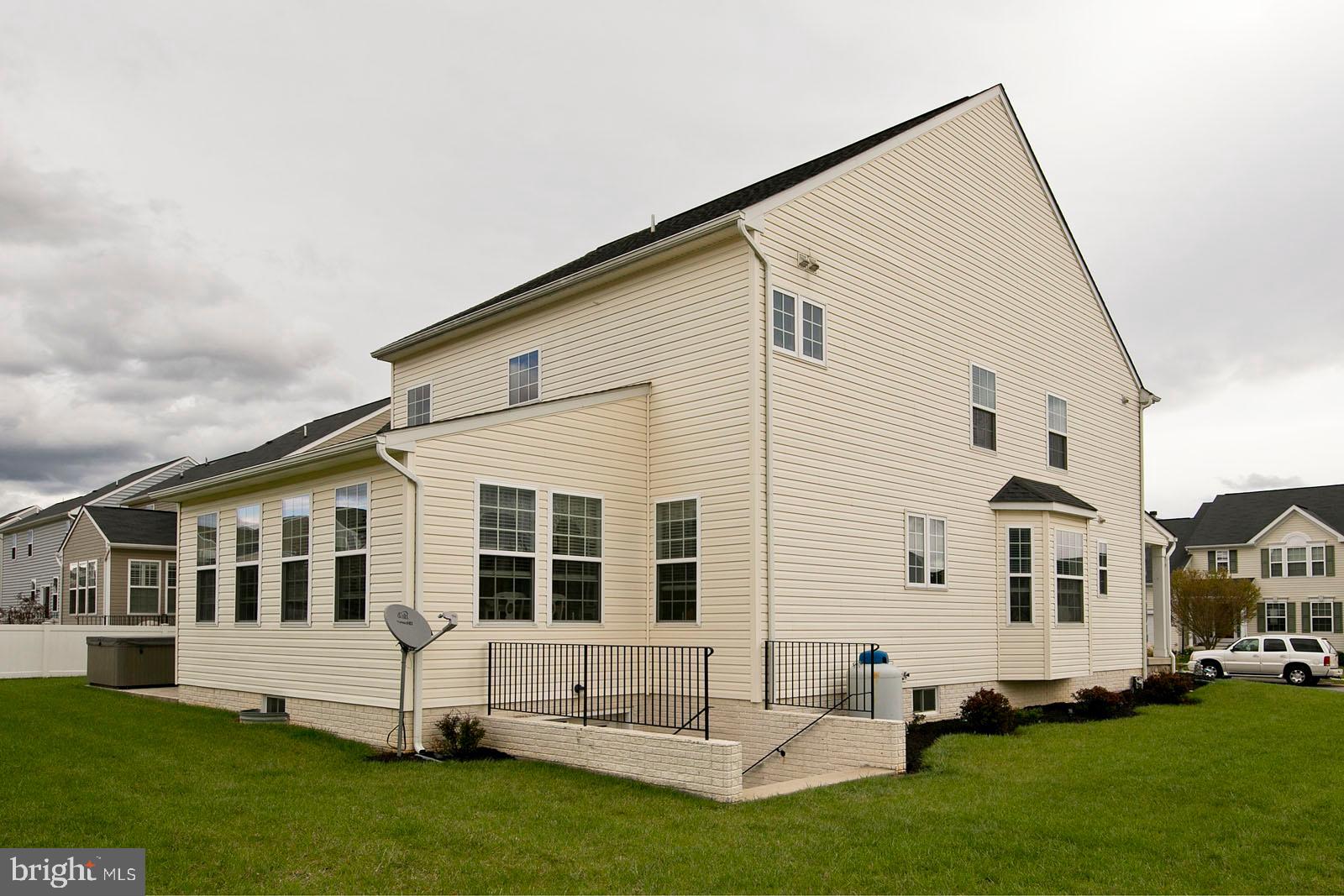 LAKELAND PLACE - Residential