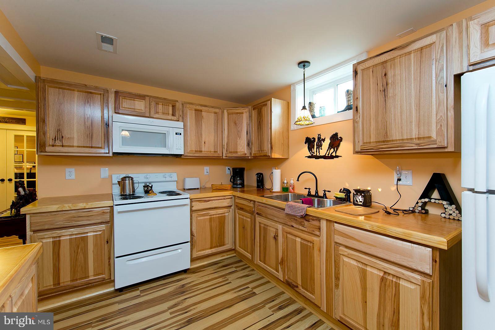 LAKELAND PLACE - Residential