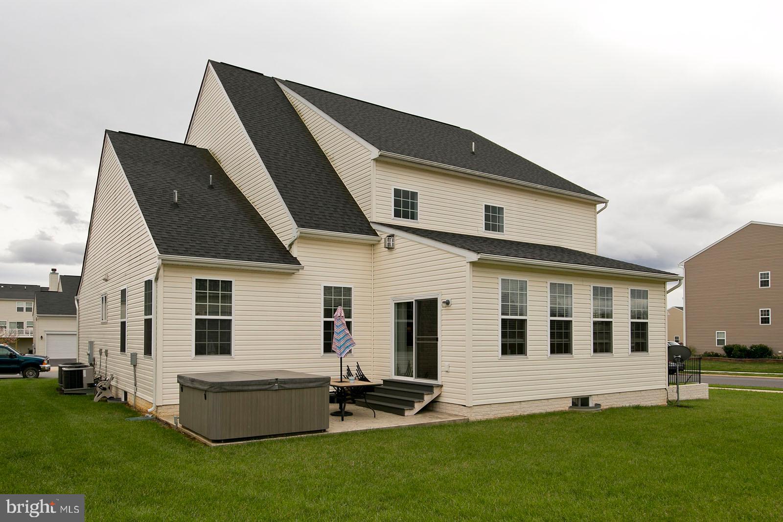 LAKELAND PLACE - Residential