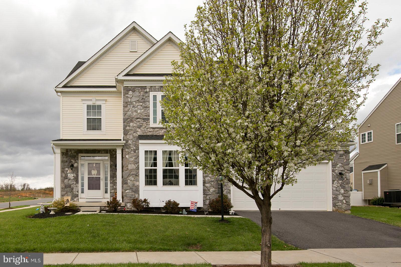 LAKELAND PLACE - Residential