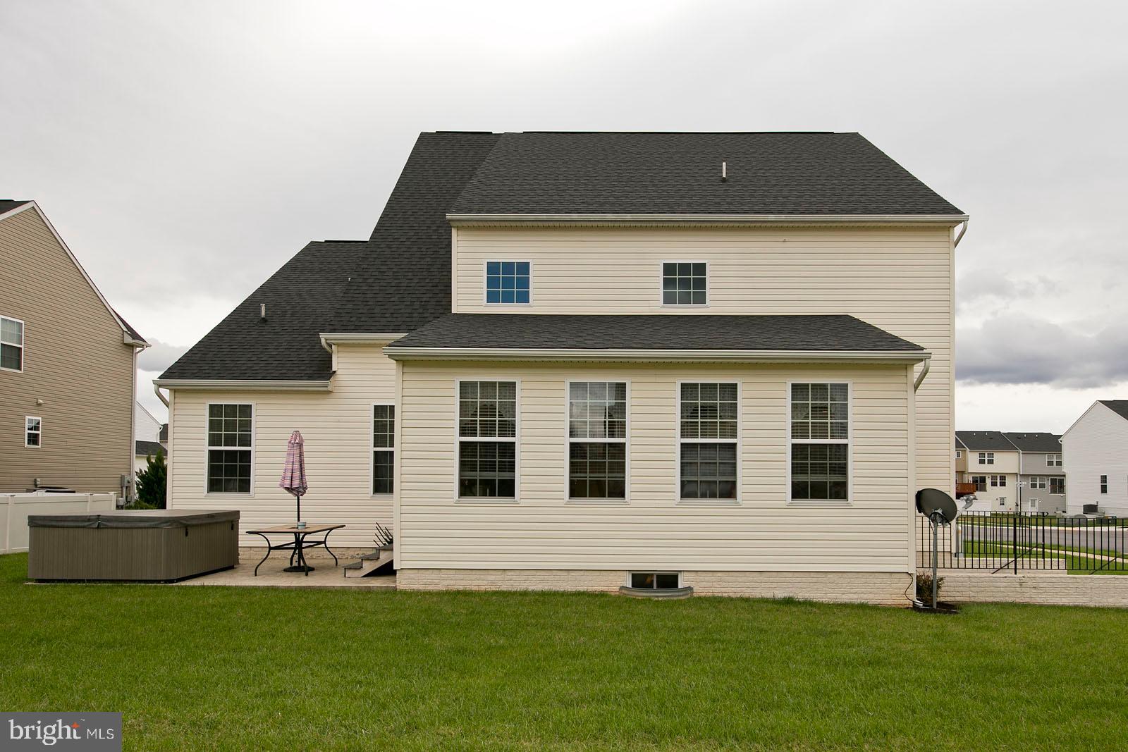 LAKELAND PLACE - Residential