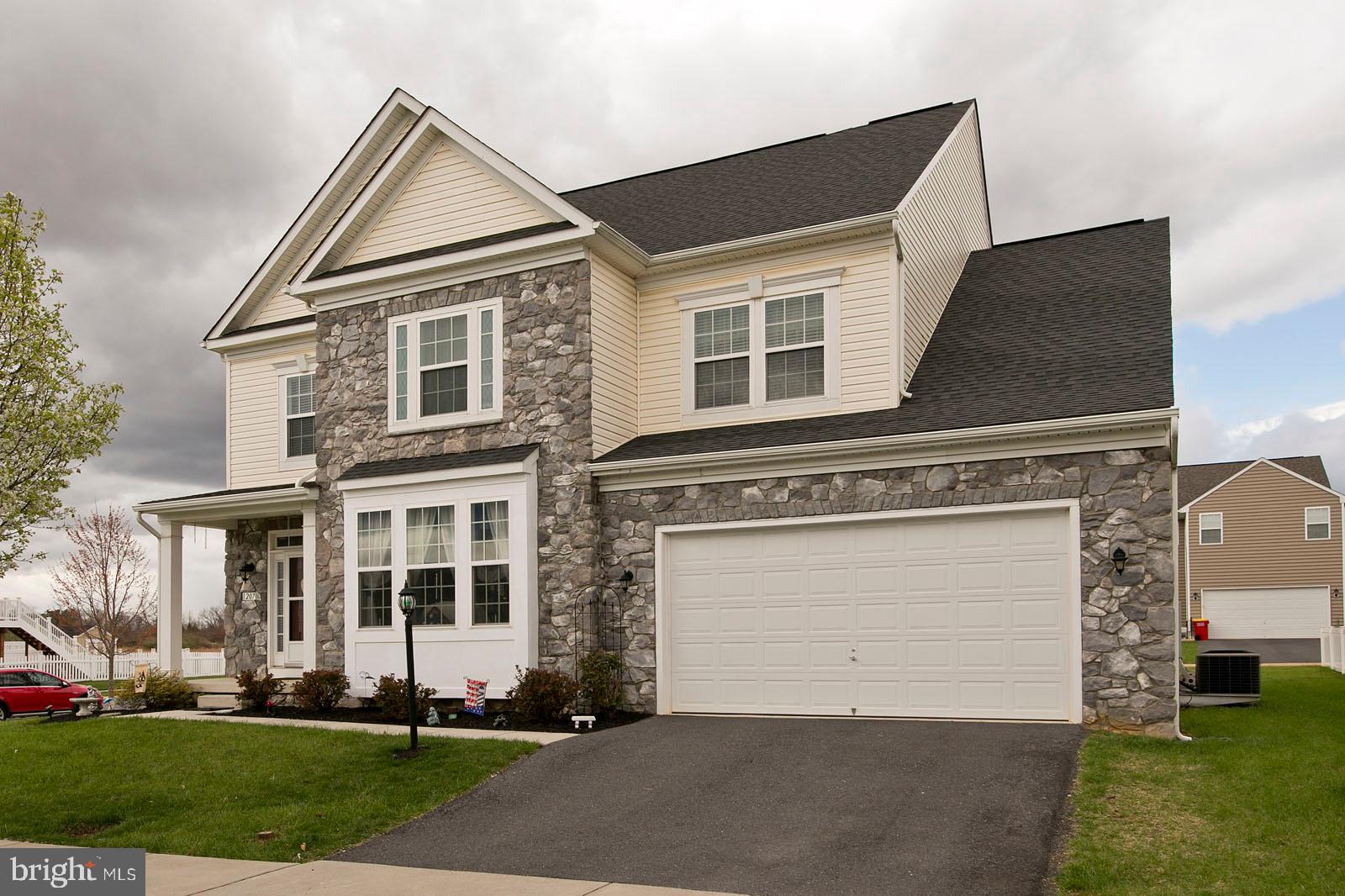 LAKELAND PLACE - Residential