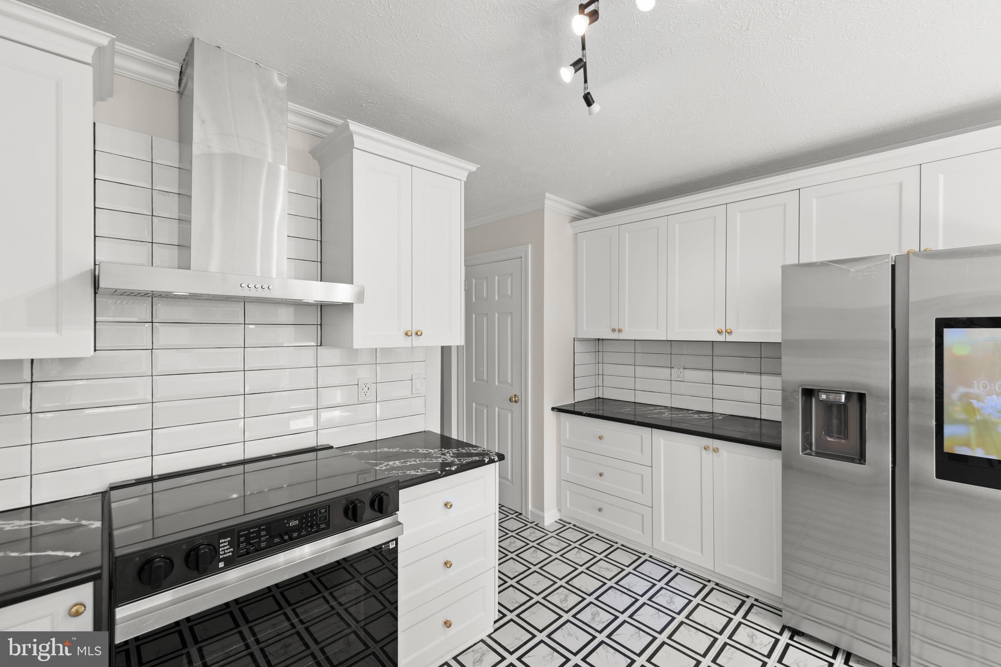 SPRING HOLLOW ESTATES - Residential