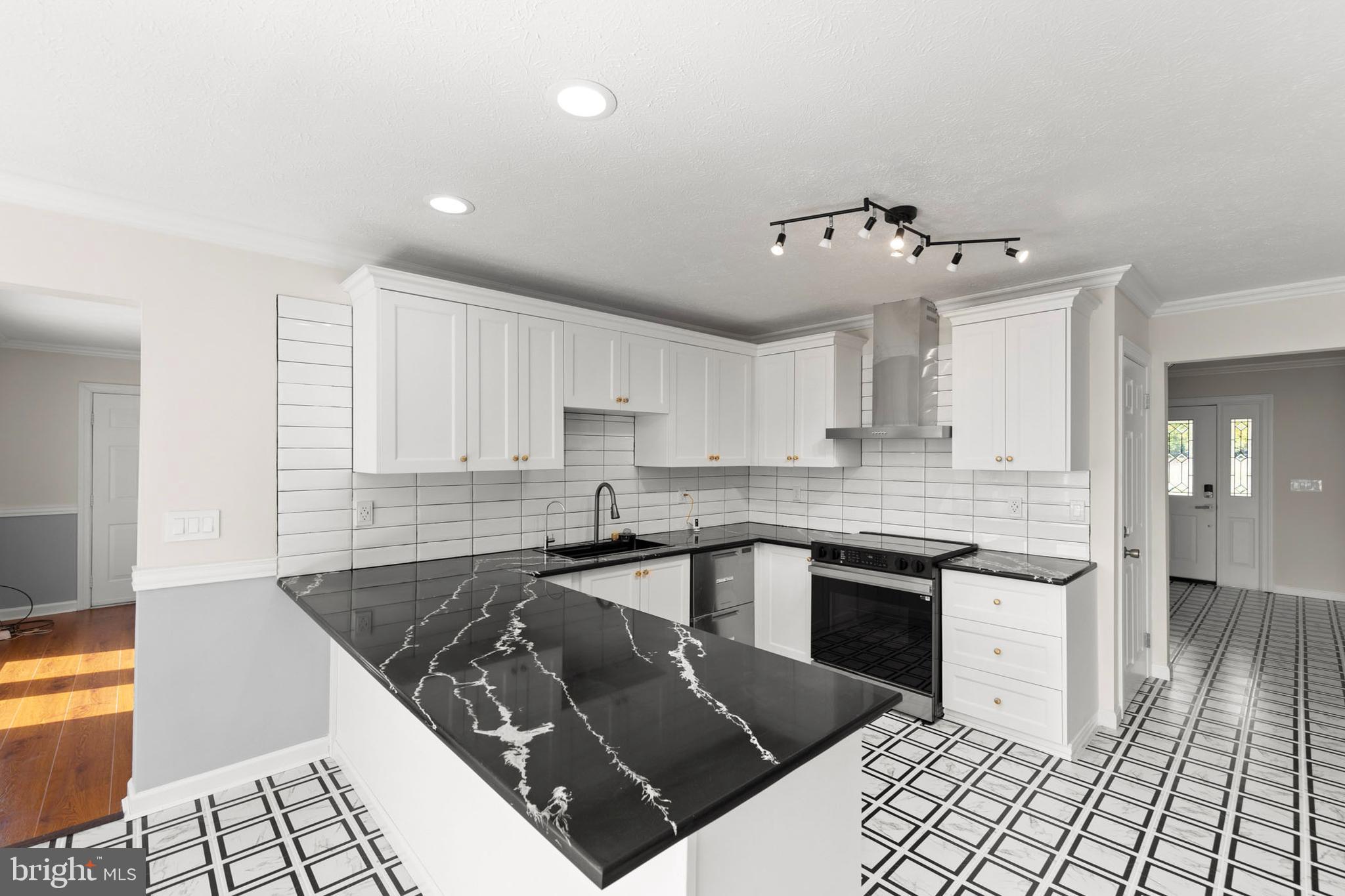 SPRING HOLLOW ESTATES - Residential