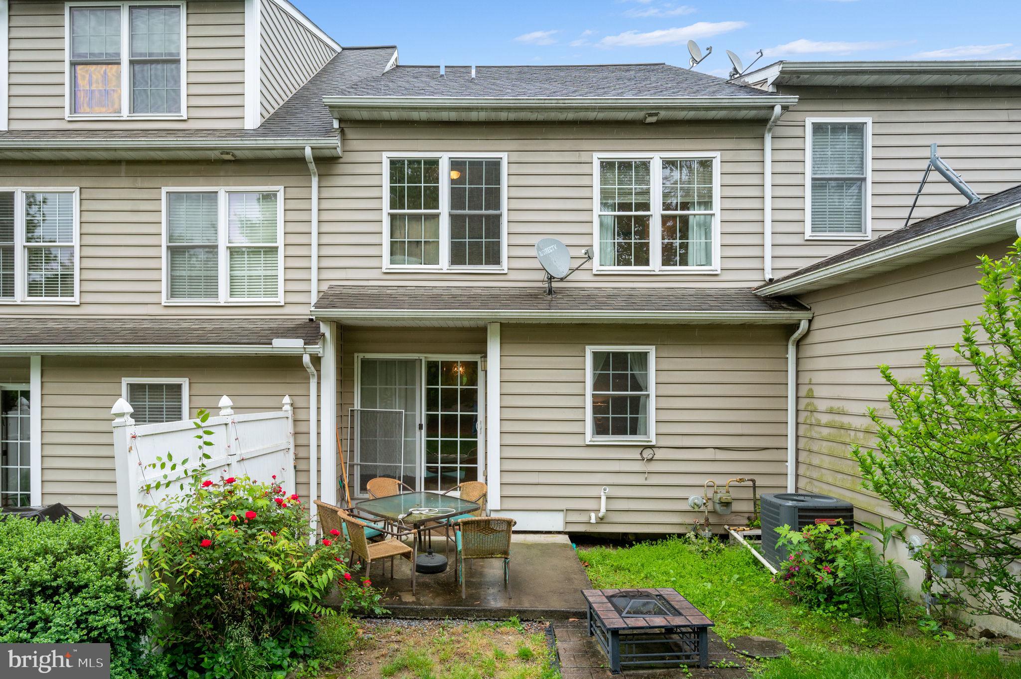 RASPBERRY HILL COMMONS - Residential