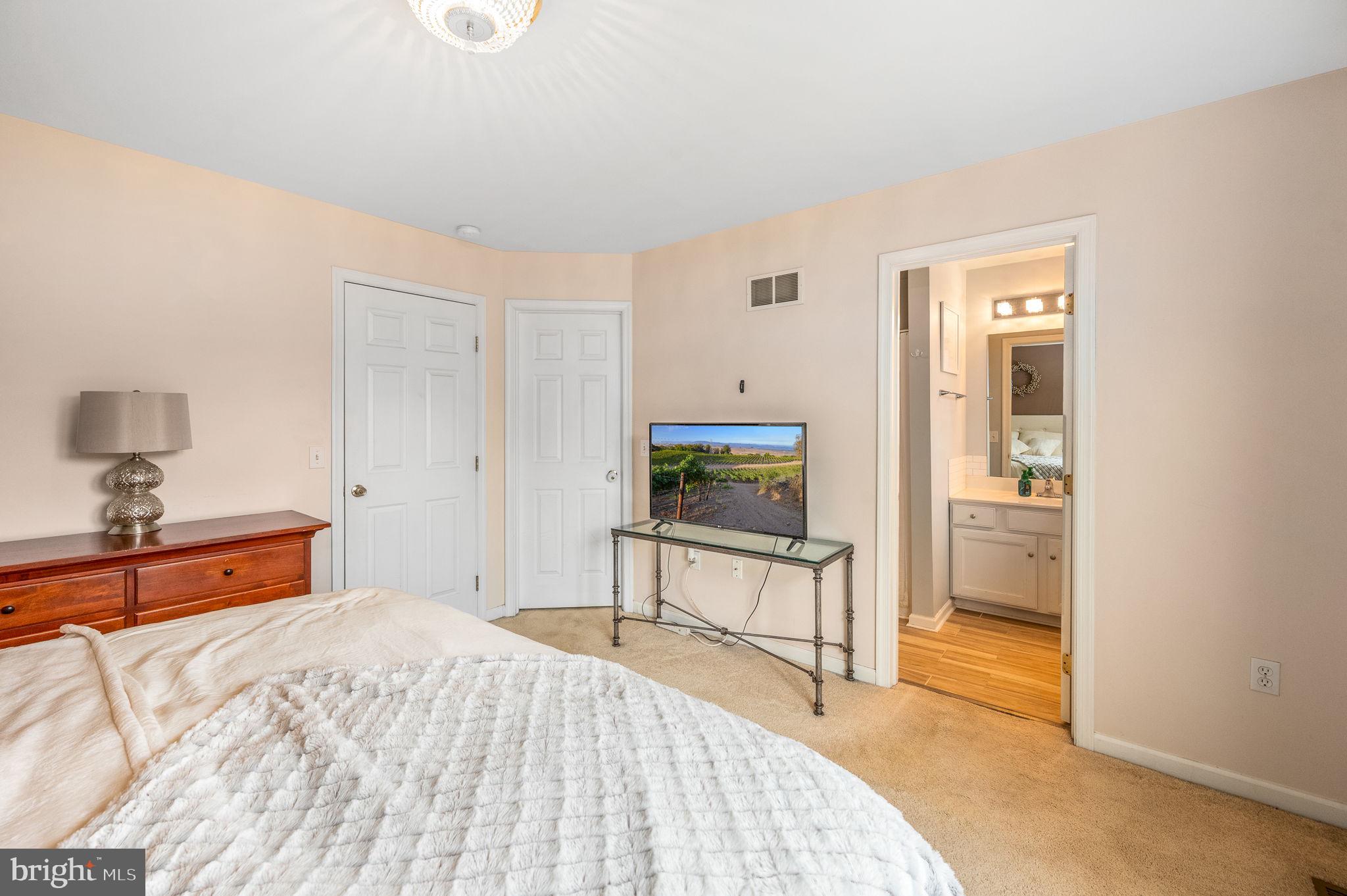 RASPBERRY HILL COMMONS - Residential