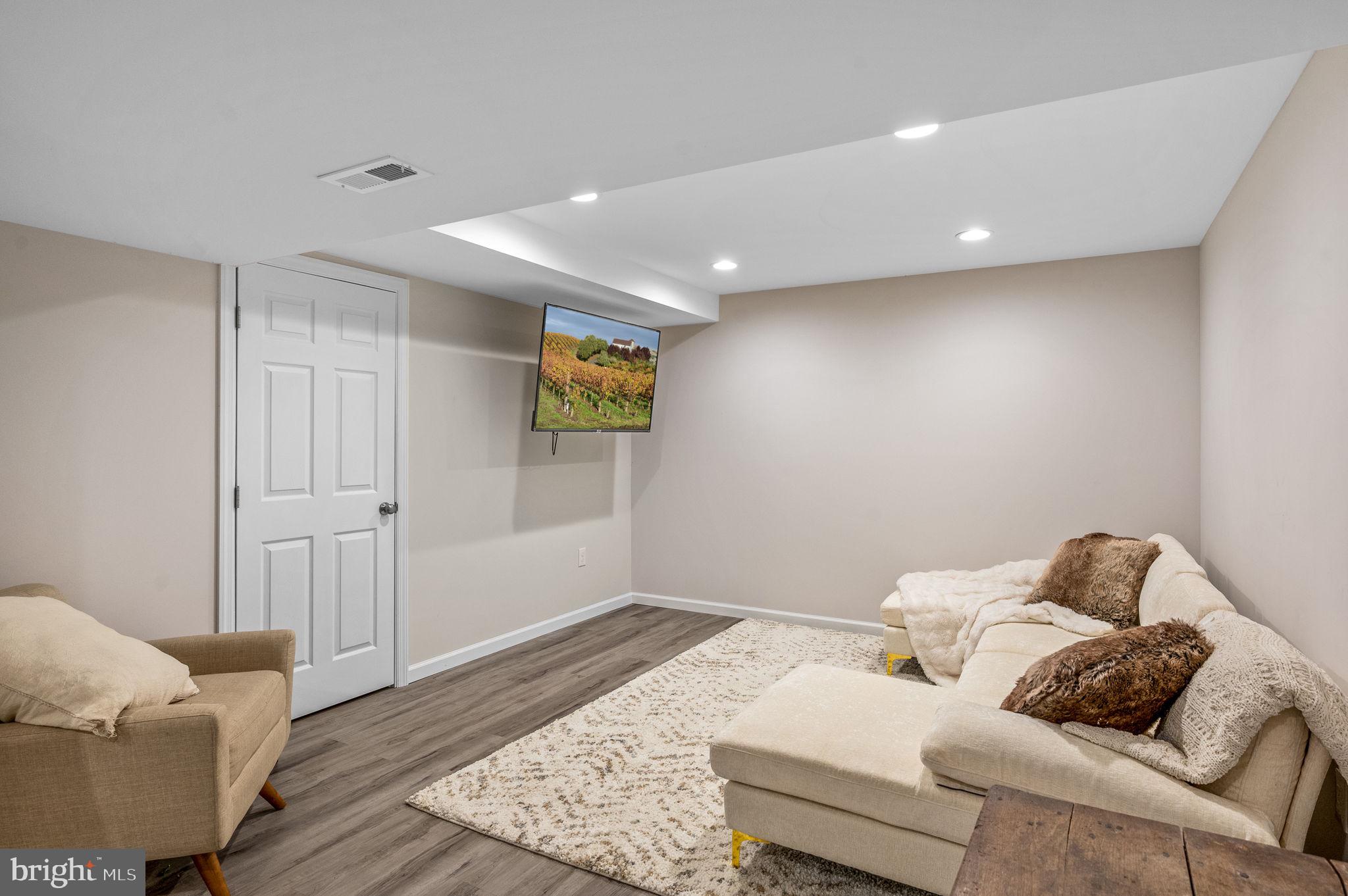 RASPBERRY HILL COMMONS - Residential