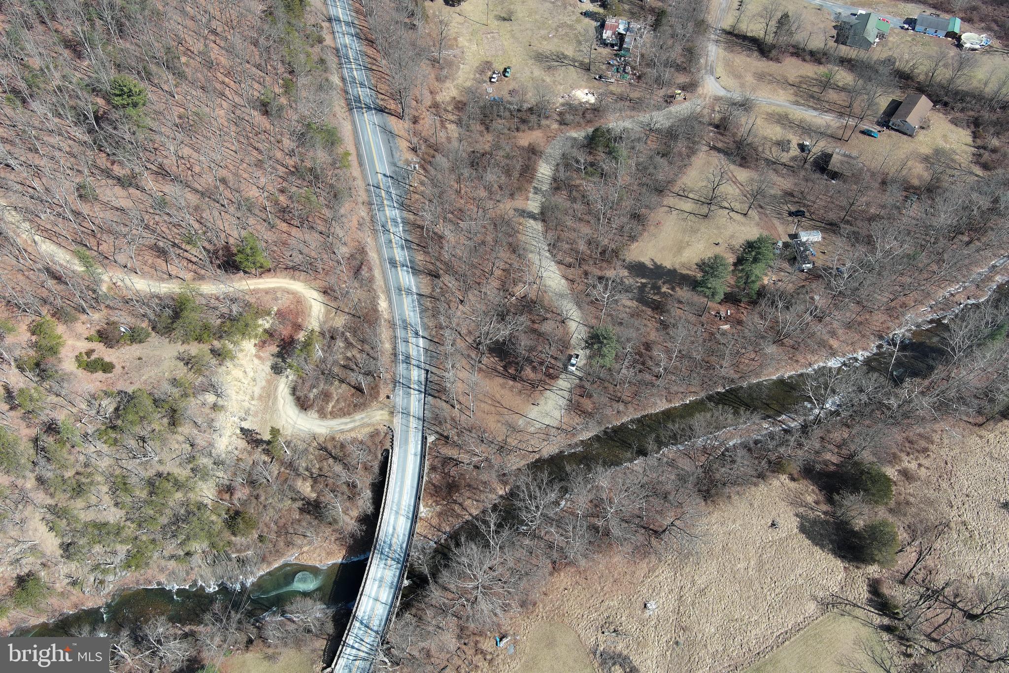 NORTH RIVER RUN - Land