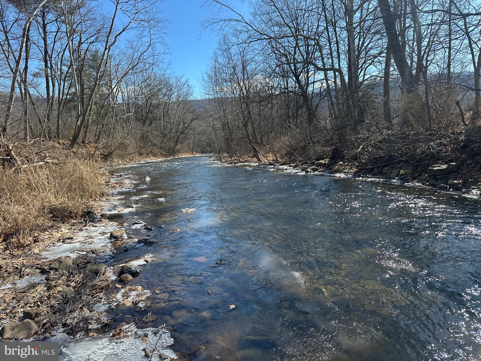 NORTH RIVER RUN - Land