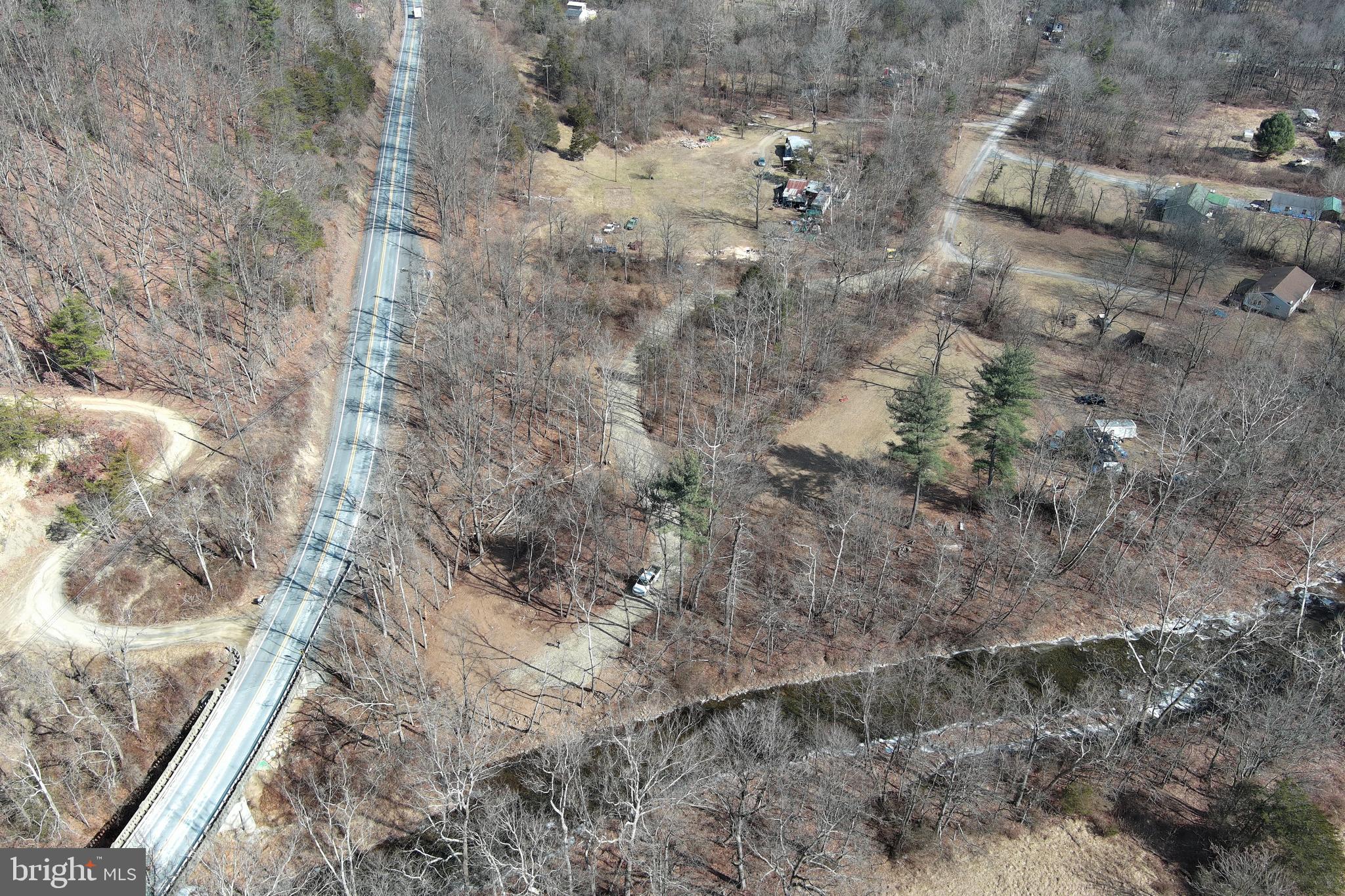 NORTH RIVER RUN - Land