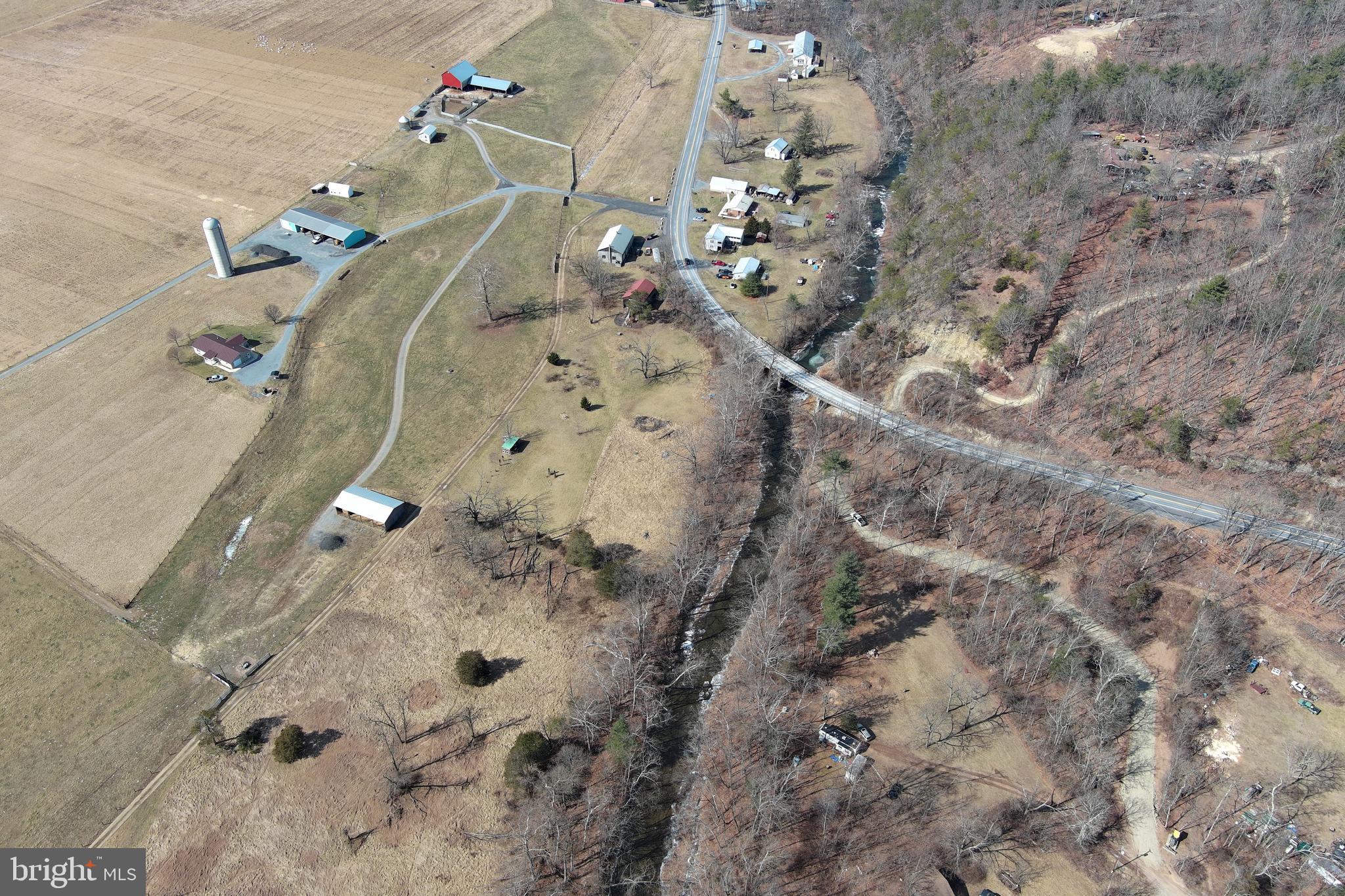 NORTH RIVER RUN - Land