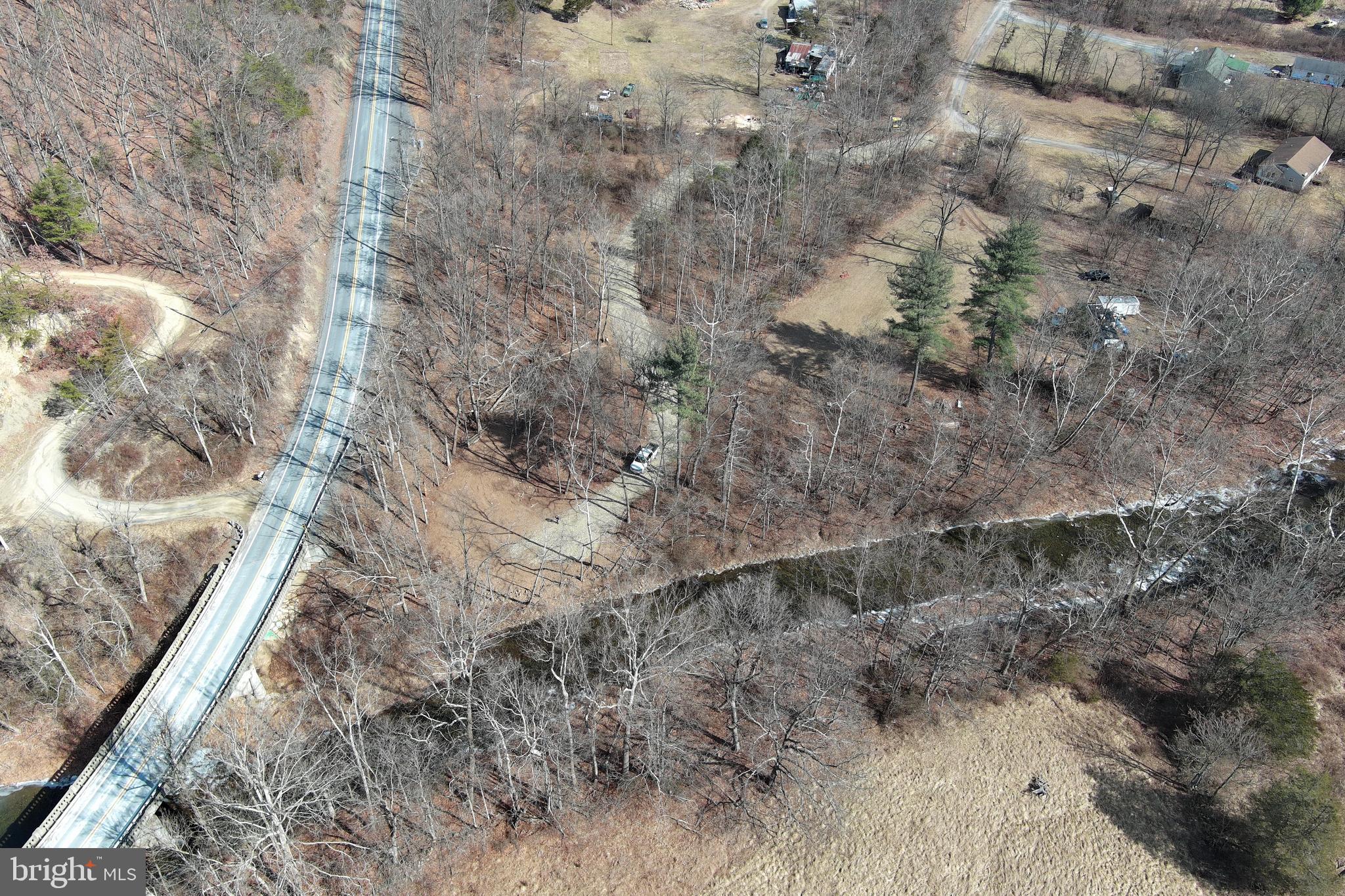 NORTH RIVER RUN - Land