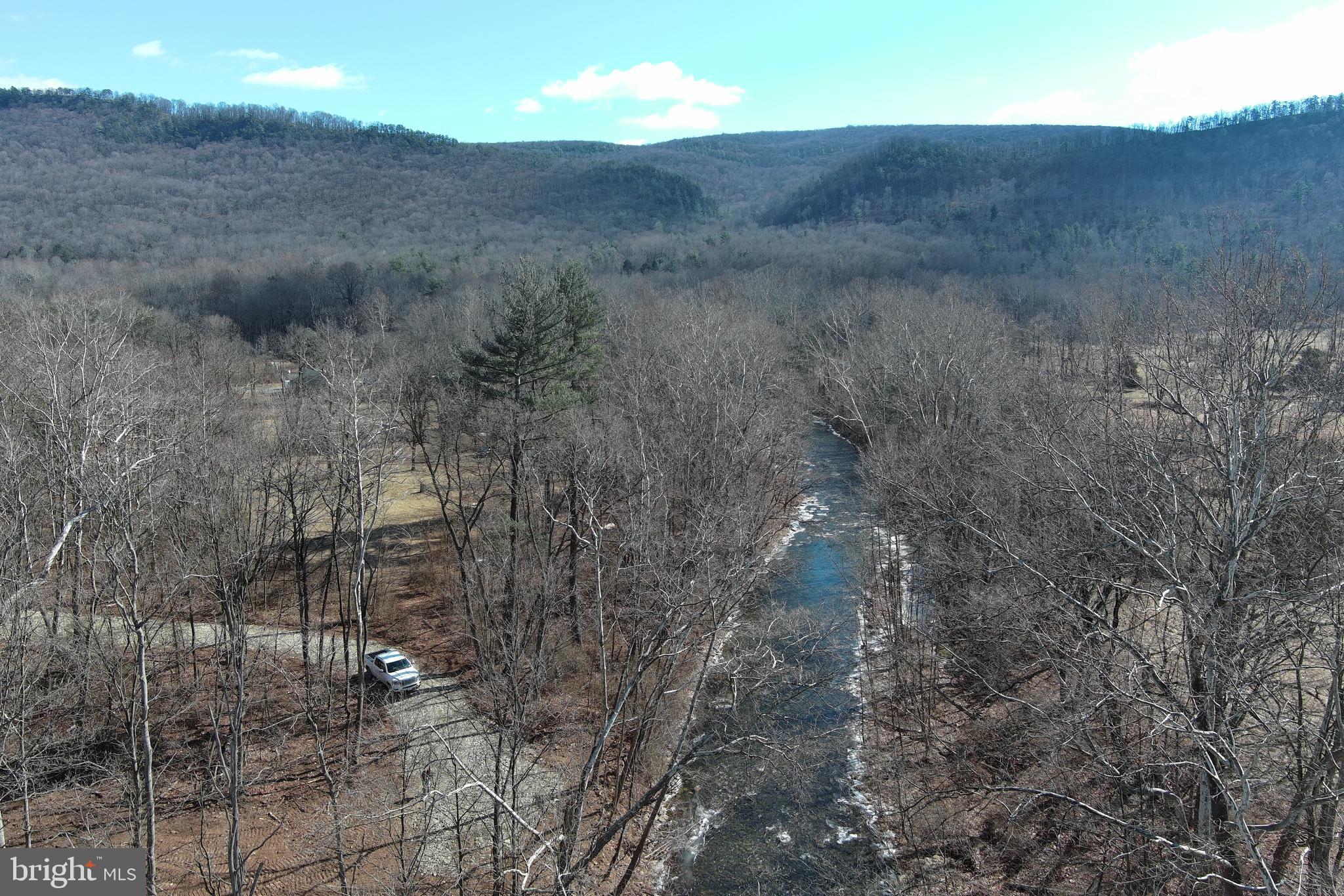 NORTH RIVER RUN - Land