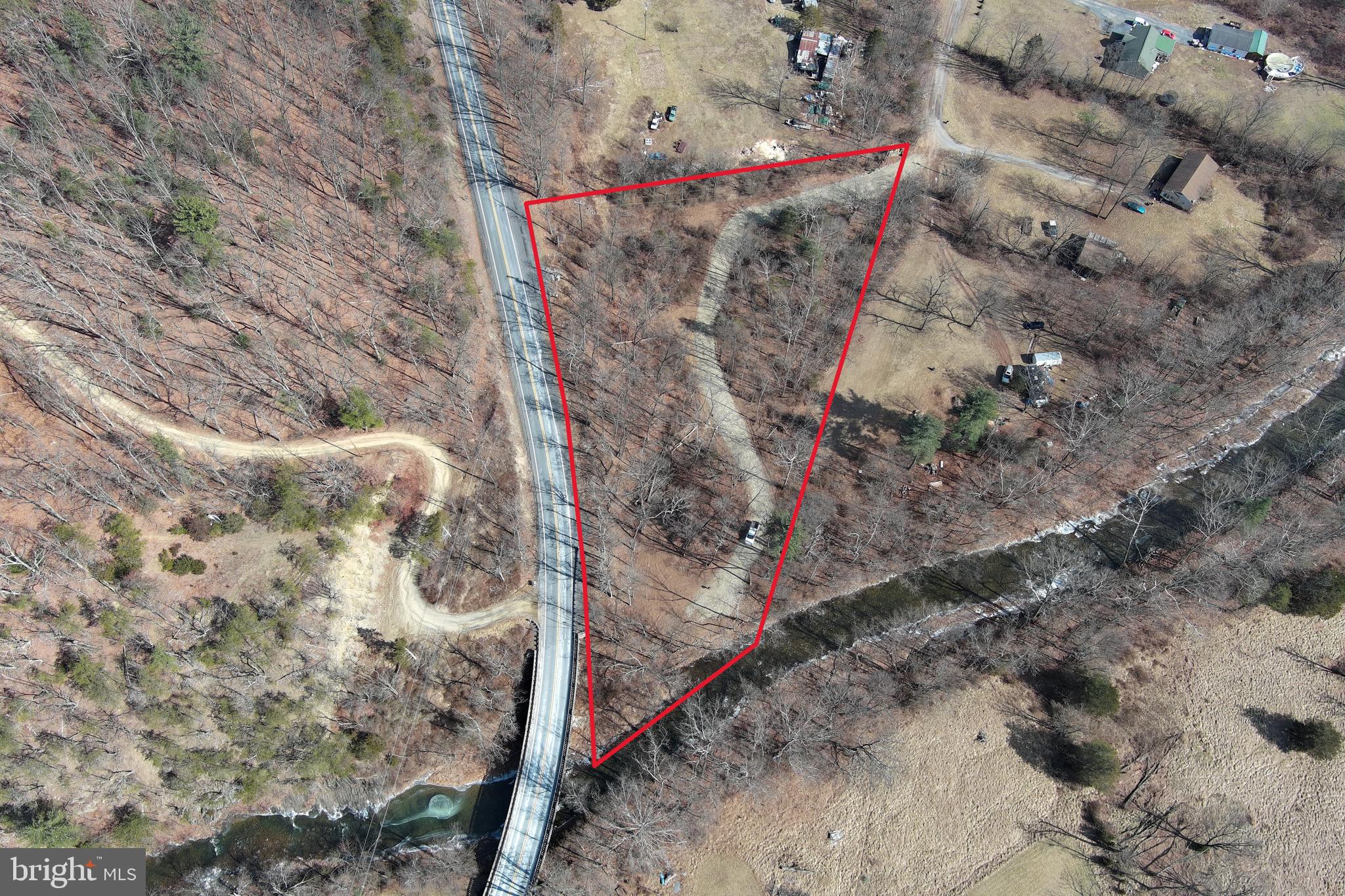 NORTH RIVER RUN - Land