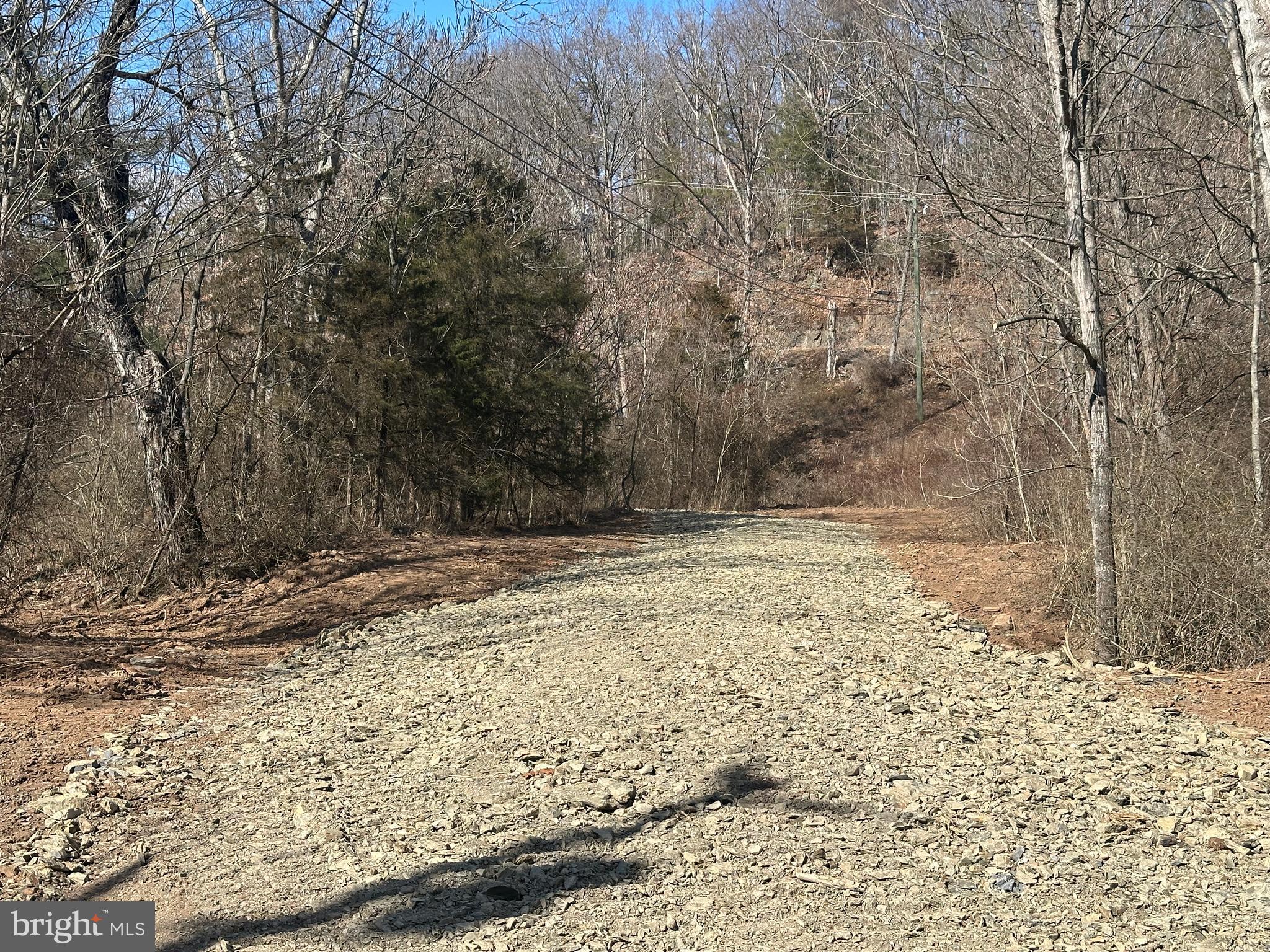 NORTH RIVER RUN - Land