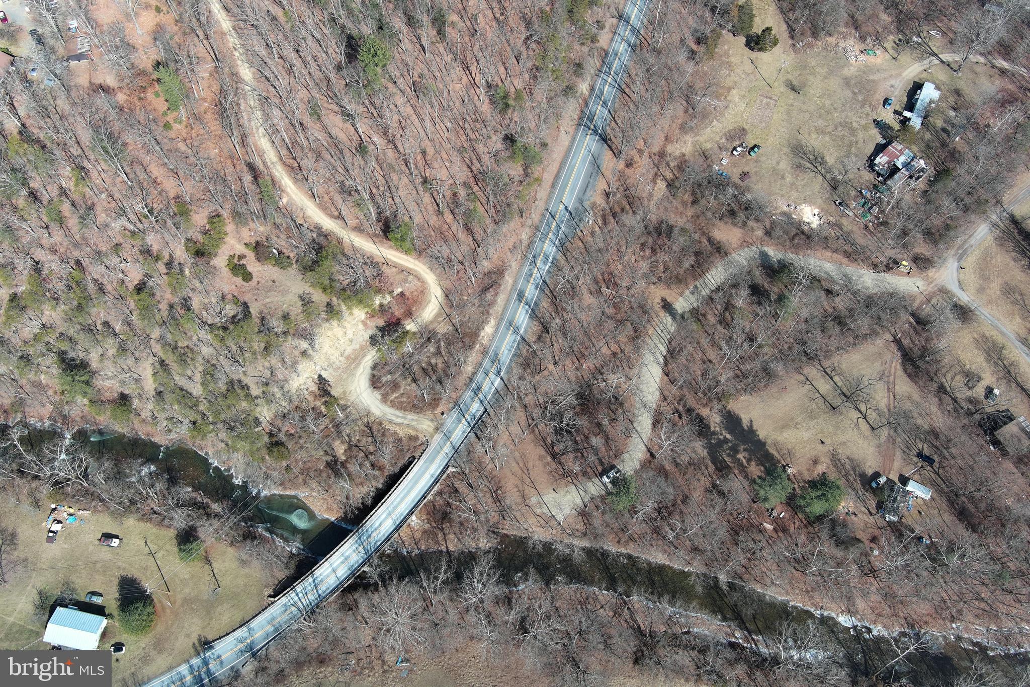 NORTH RIVER RUN - Land