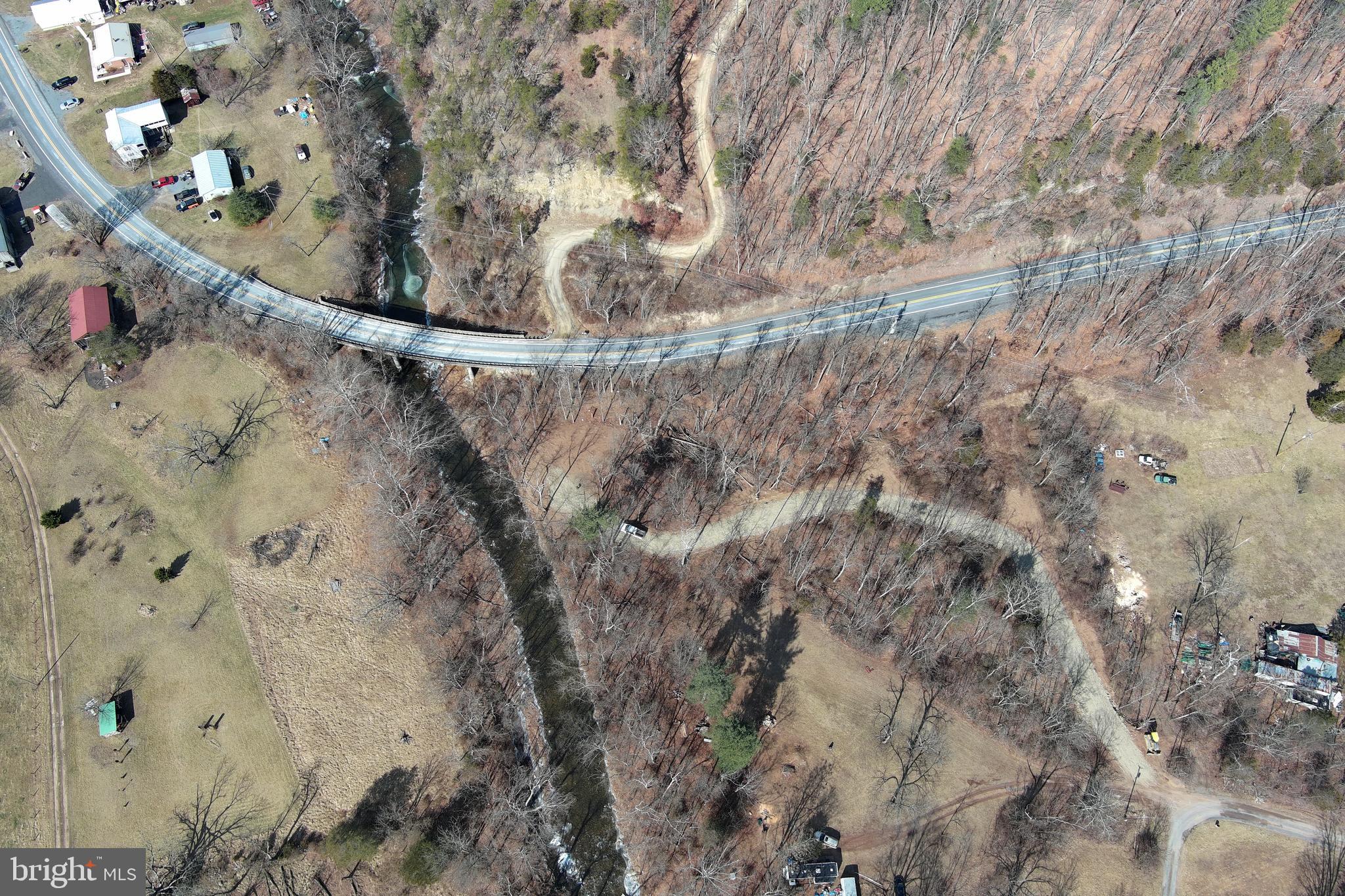 NORTH RIVER RUN - Land