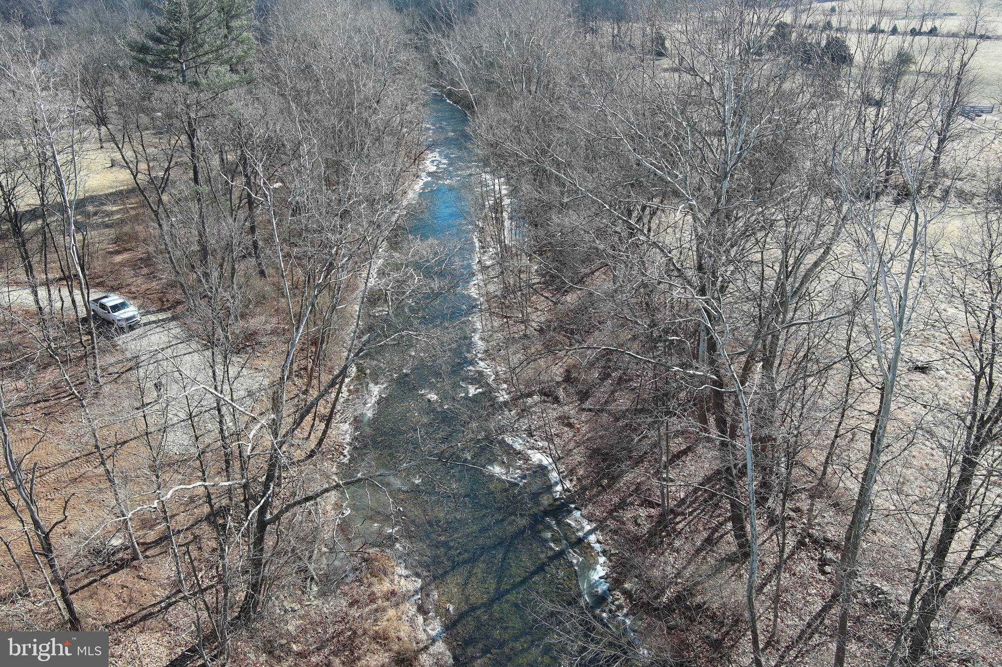 NORTH RIVER RUN - Land