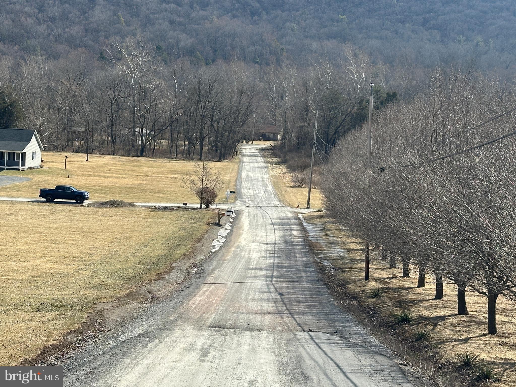 NORTH RIVER RUN - Land