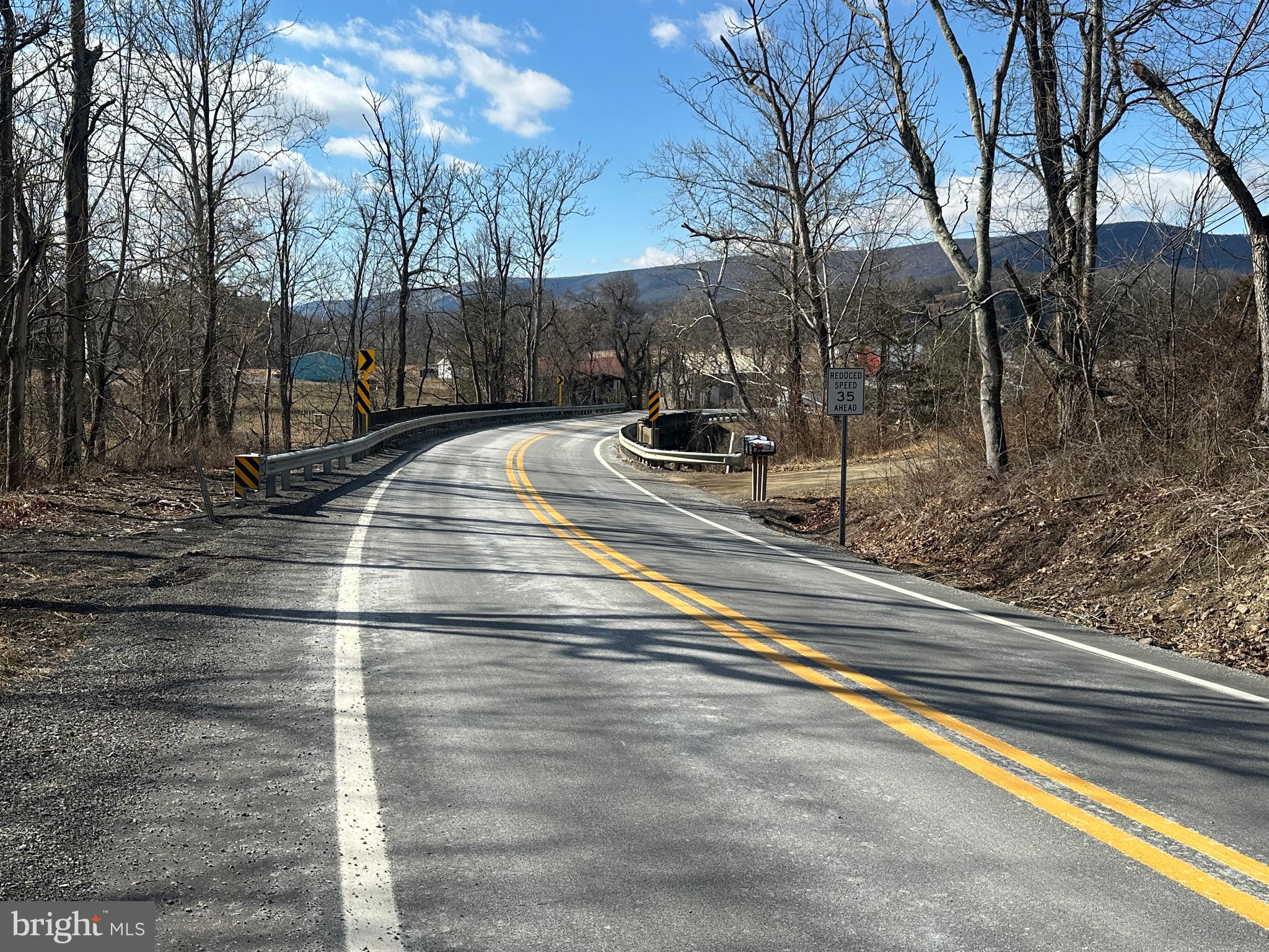 NORTH RIVER RUN - Land