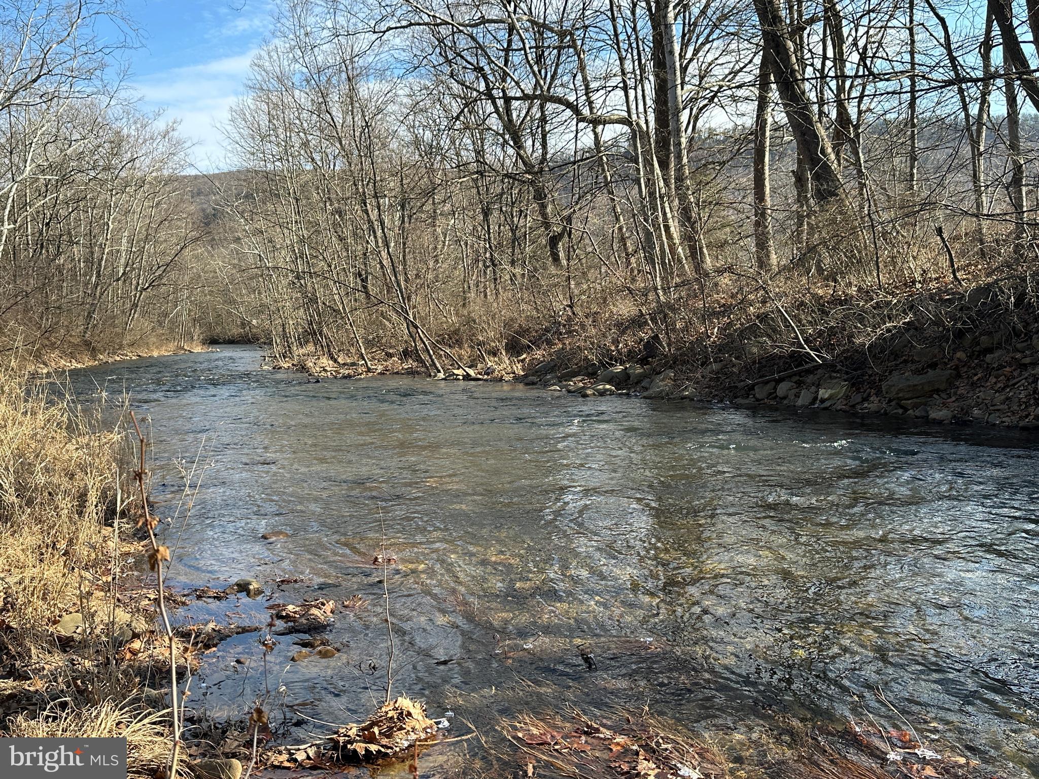 NORTH RIVER RUN - Land