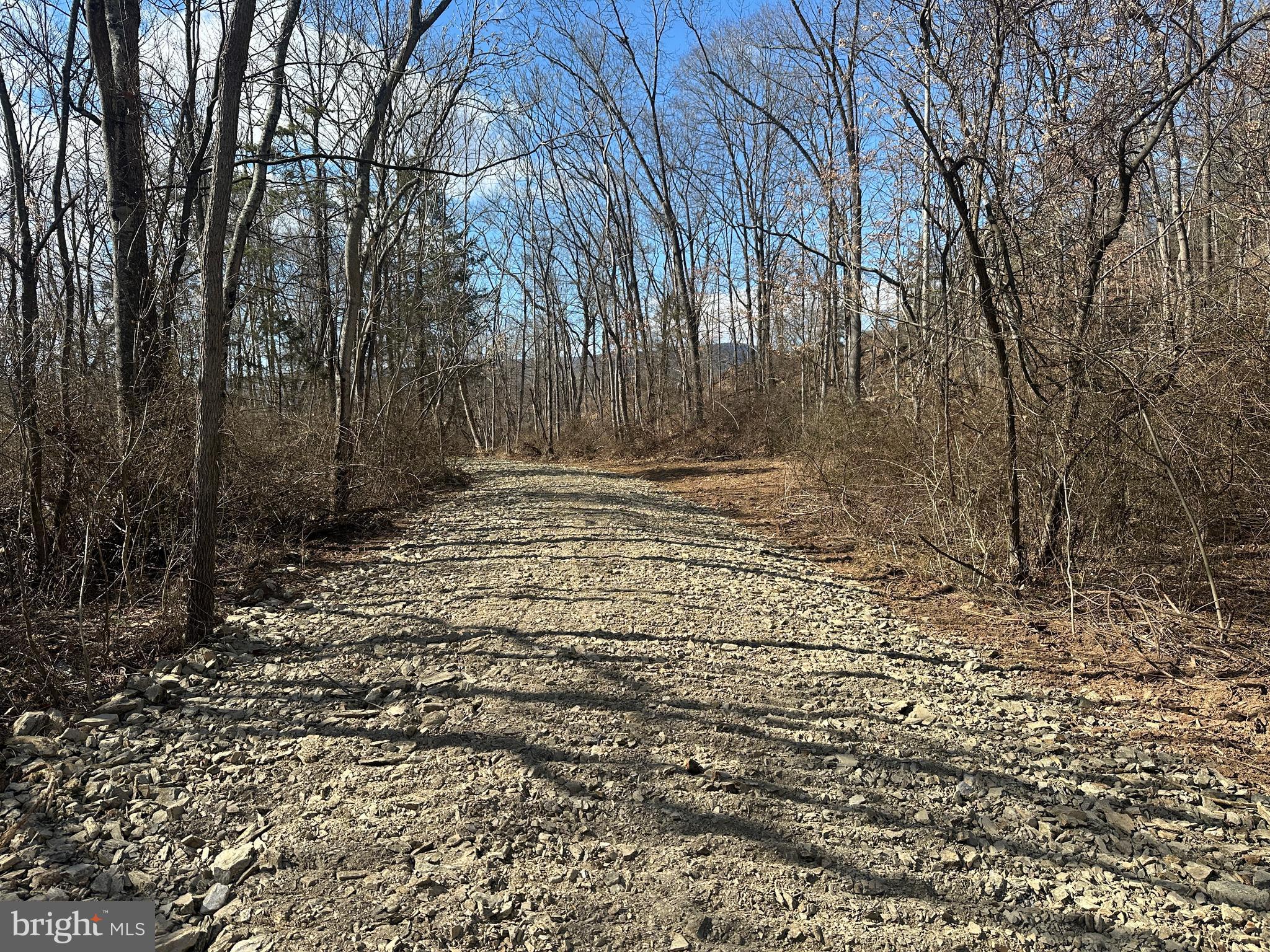 NORTH RIVER RUN - Land