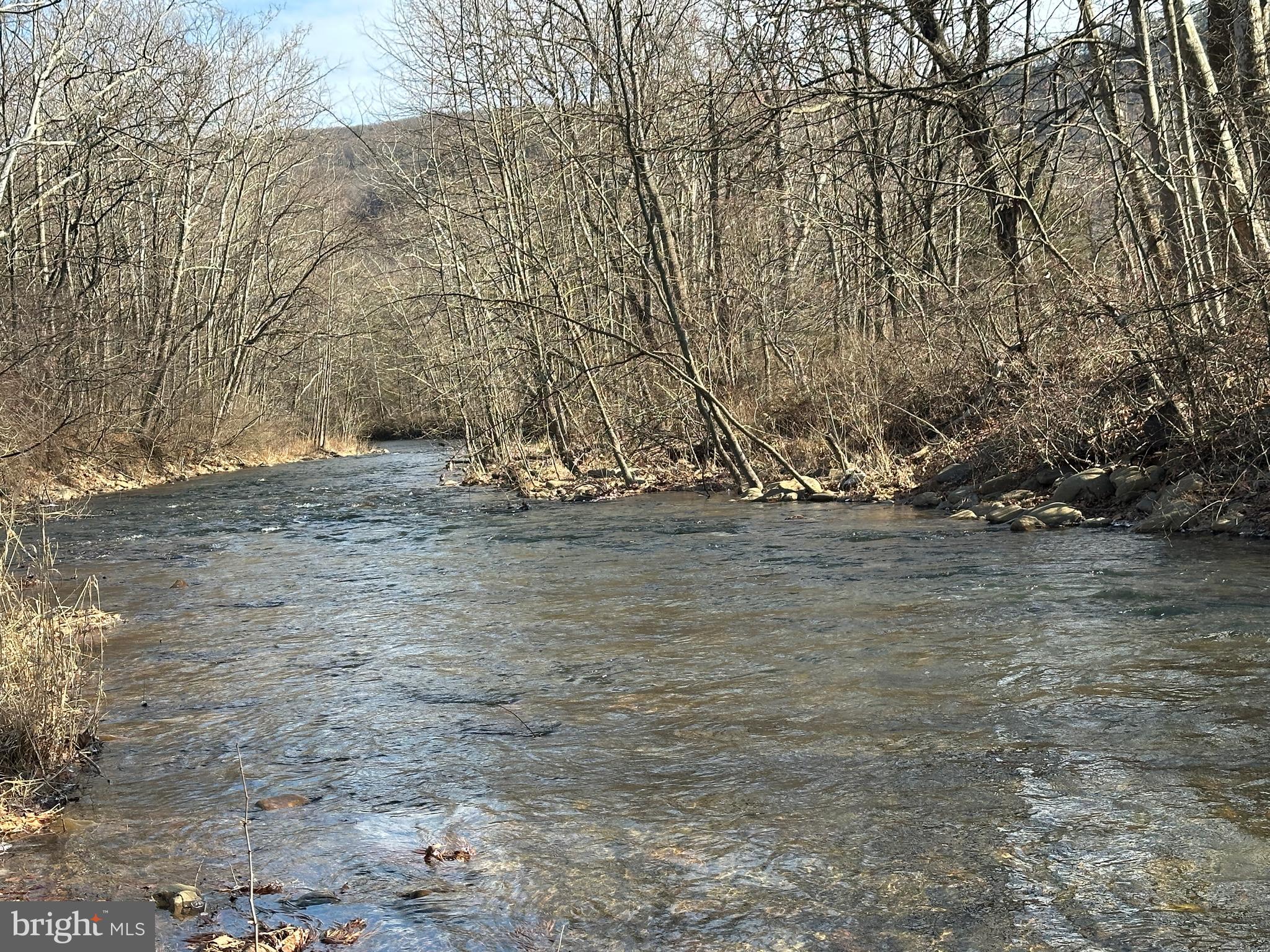 NORTH RIVER RUN - Land