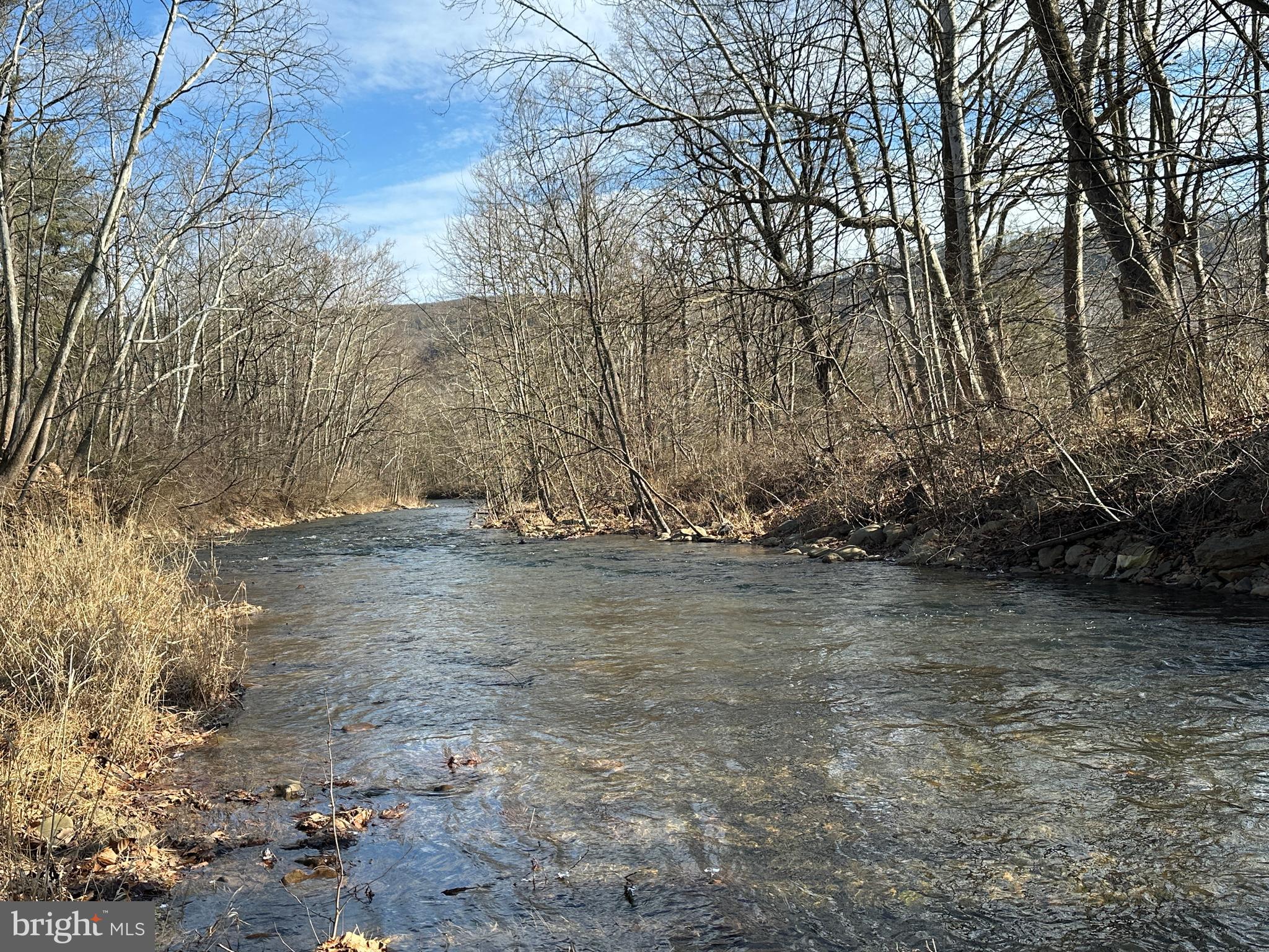 NORTH RIVER RUN - Land