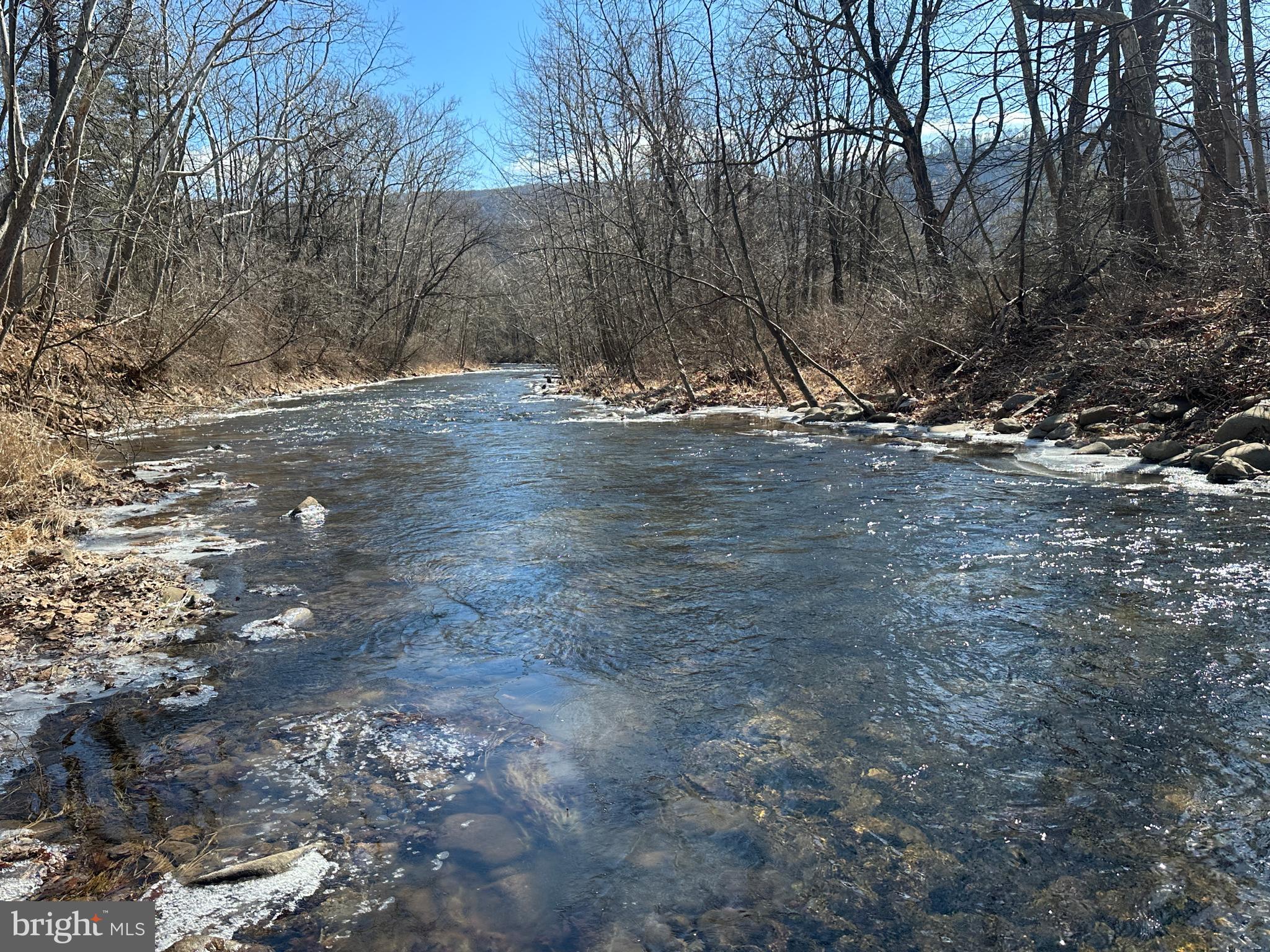 NORTH RIVER RUN - Land