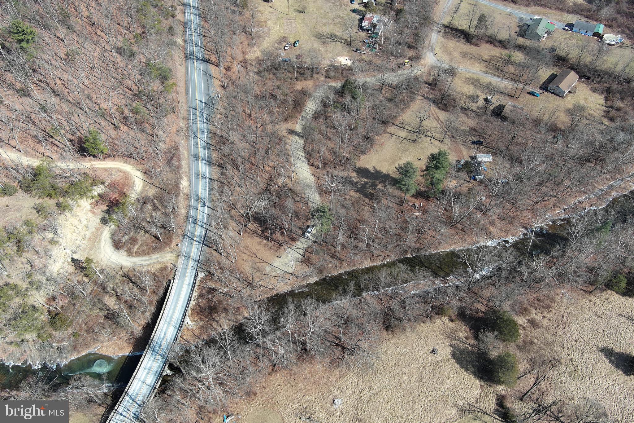 NORTH RIVER RUN - Land