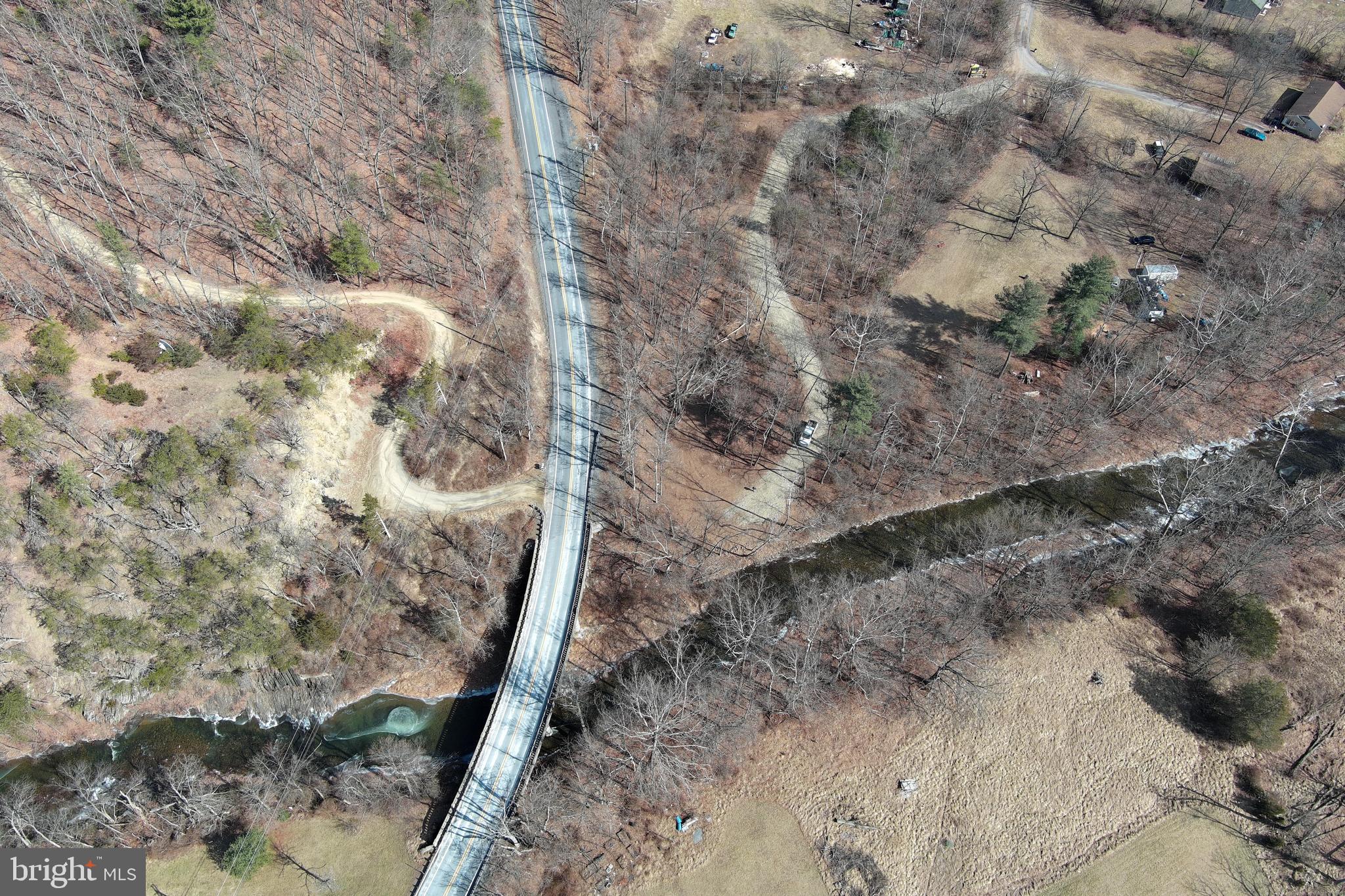 NORTH RIVER RUN - Land