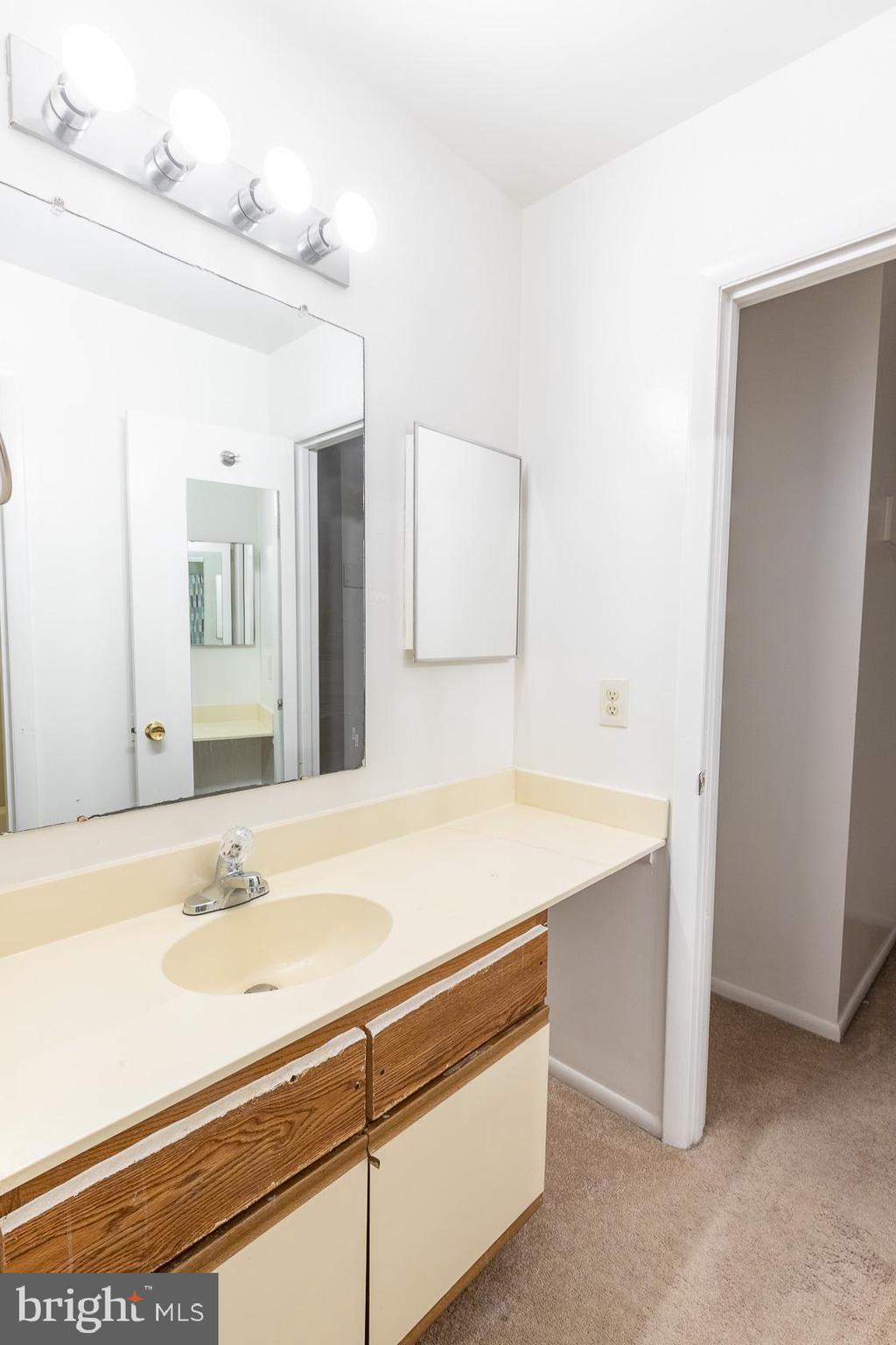 ASHLAR HILL CT. - Residential Lease