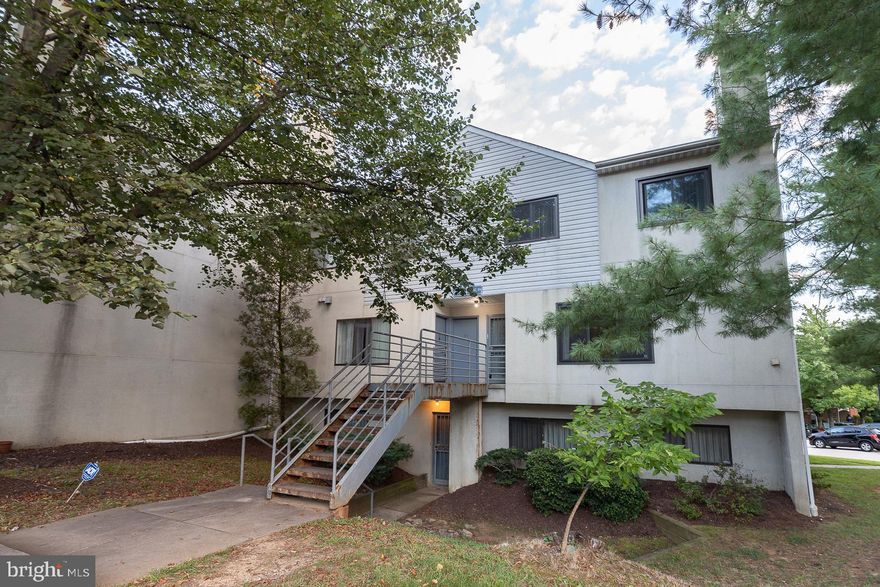 2 bedrooms and 2 full bath condo, in Parkville. Fantastic area to enjoy with your family. New flooring throughout the condo. New kitchen with premium cabinets, stainless steel appliances, and granite counter tops. Both bathrooms updated. Kitchen is open to the living room with wood burning fireplace. You will love this one . Application online at Bostatteam.com/Agent. For questions and Concern please email the  property manager . Lauren.reid@bostatteam.com.  Welcome home.