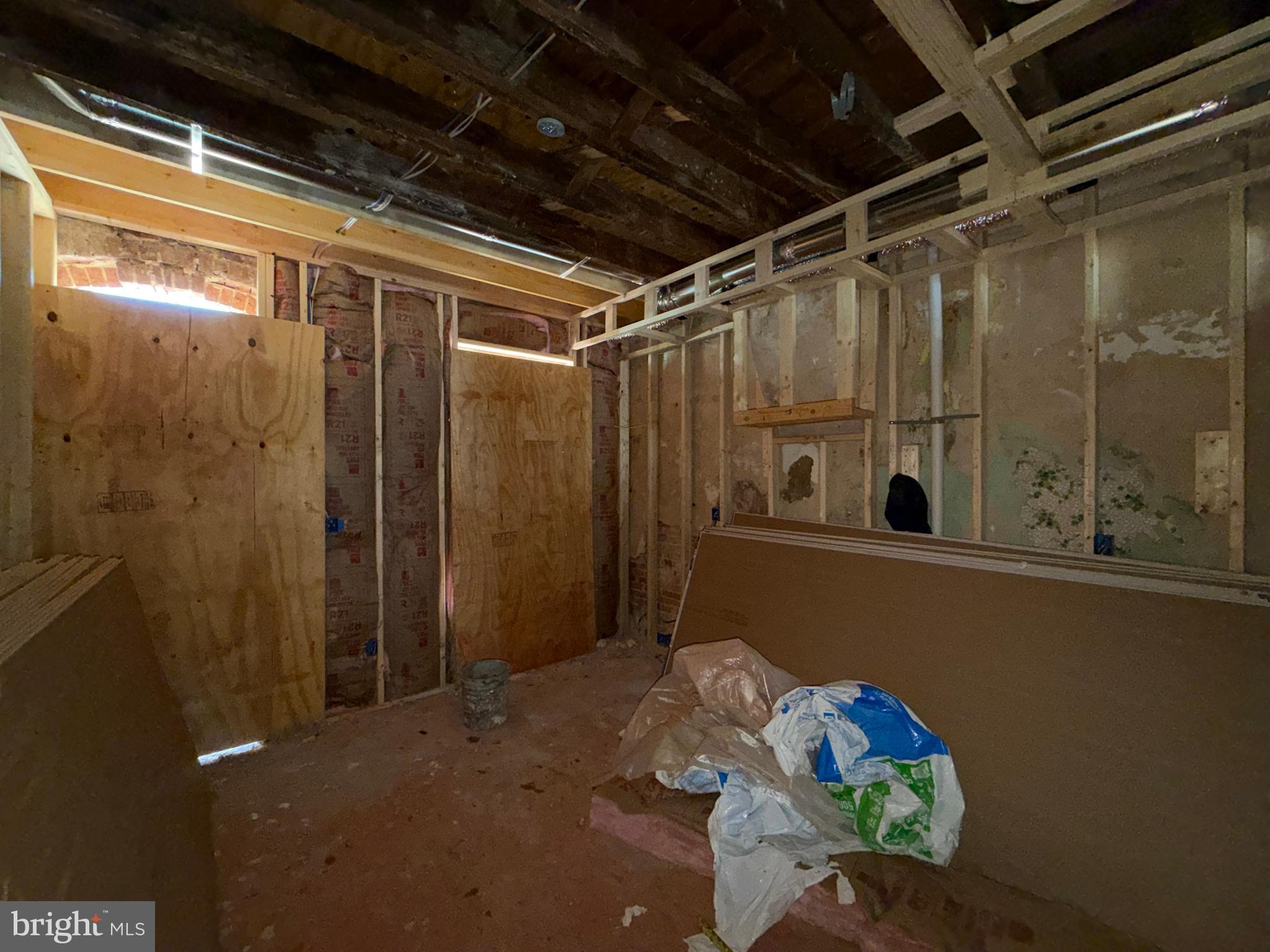 BROADWAY EAST - Residential