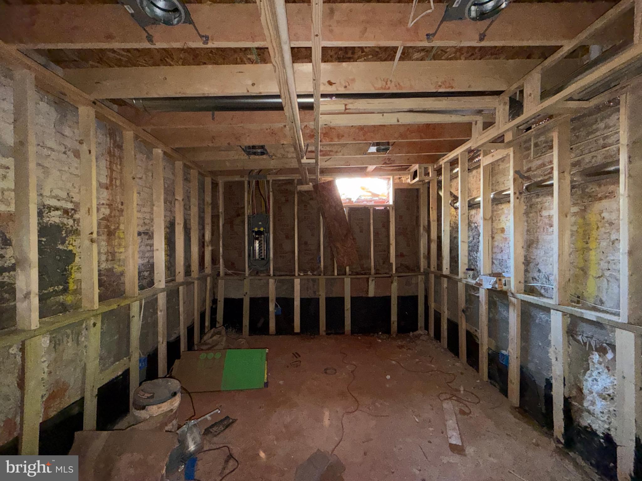 BROADWAY EAST - Residential