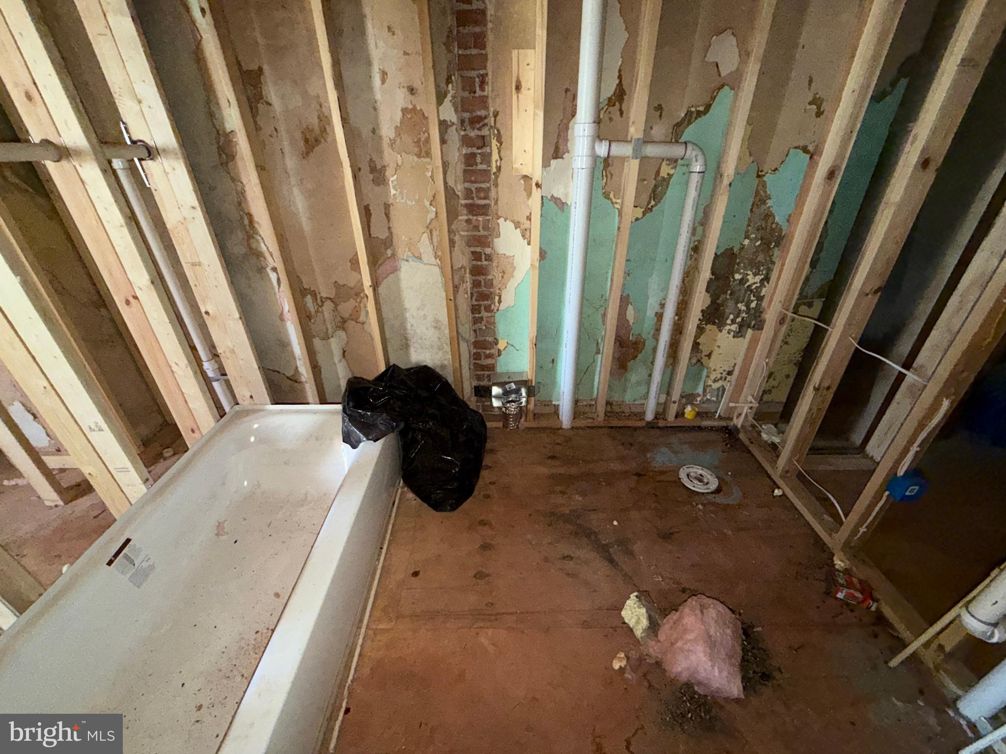 BROADWAY EAST - Residential